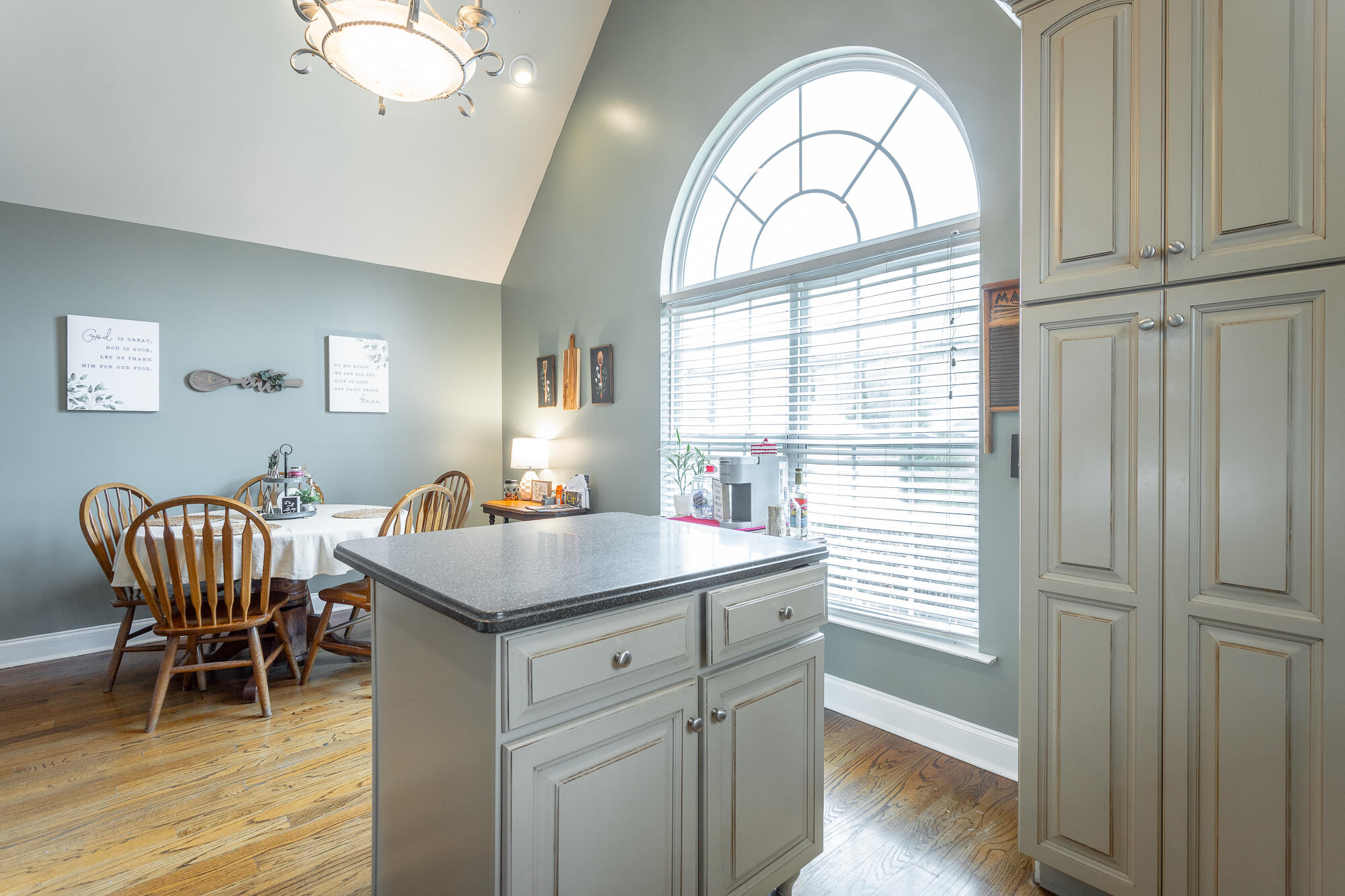 646 Hidden Oaks Drive