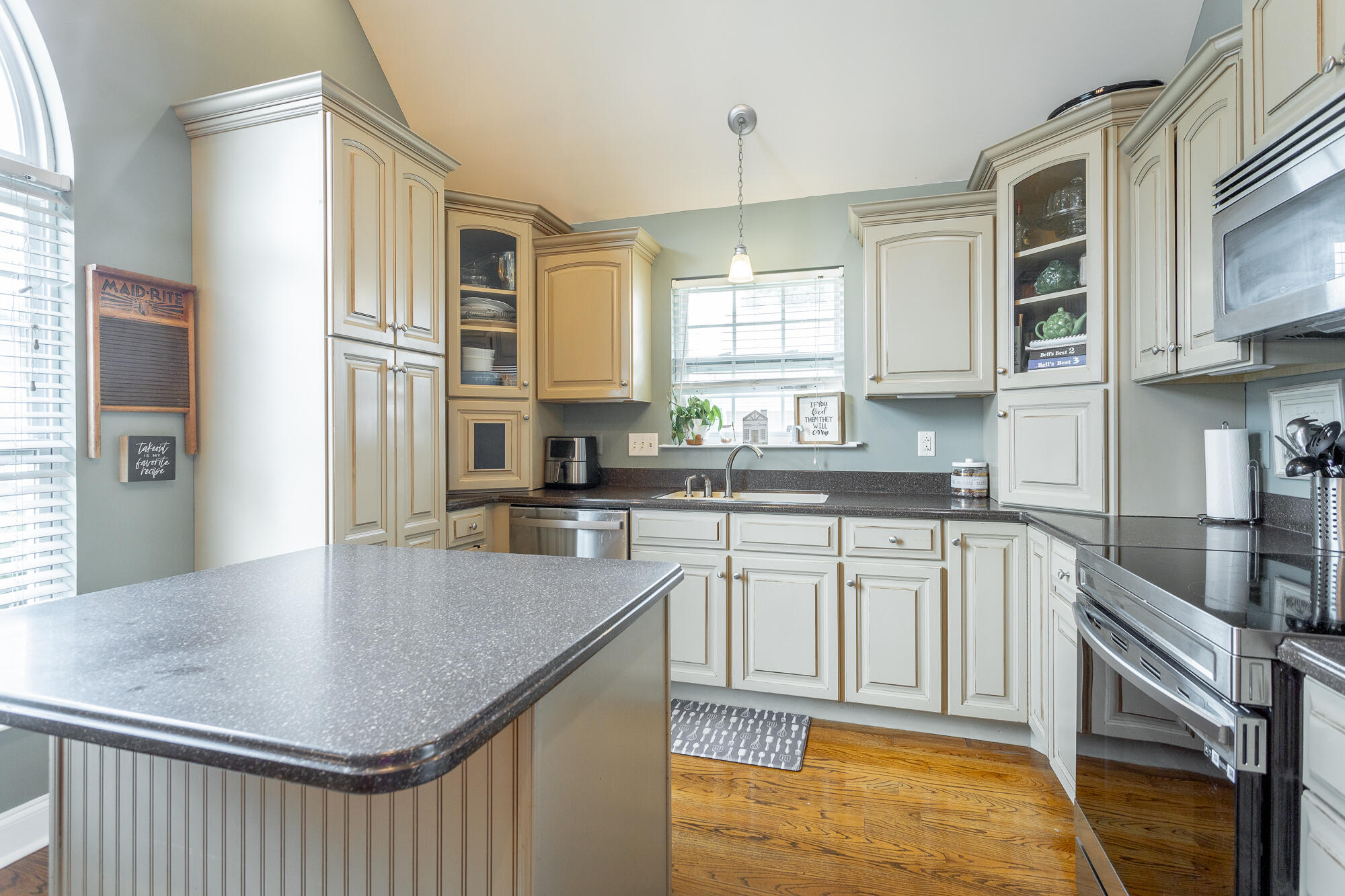 646 Hidden Oaks Drive