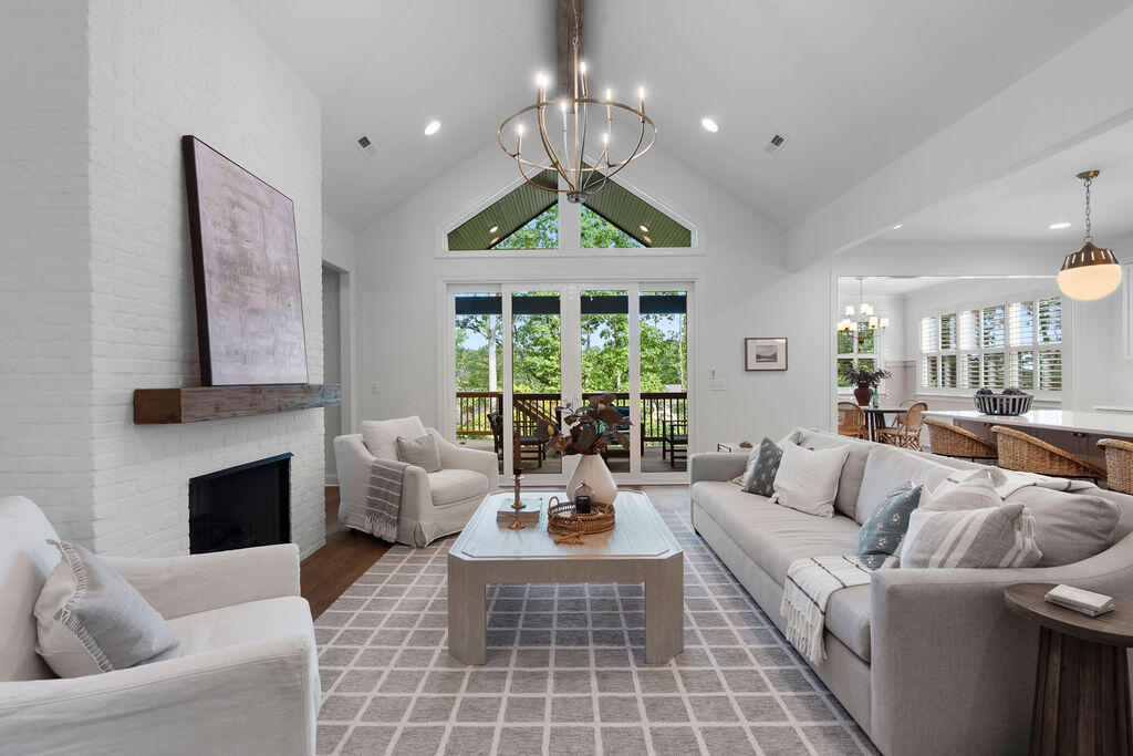 4763 Amethyst Road, 887