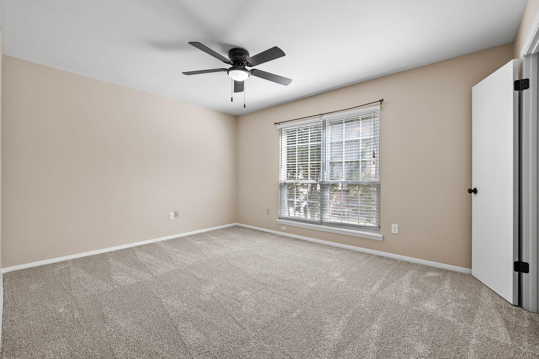 900 Mountain Creek Road, Q274