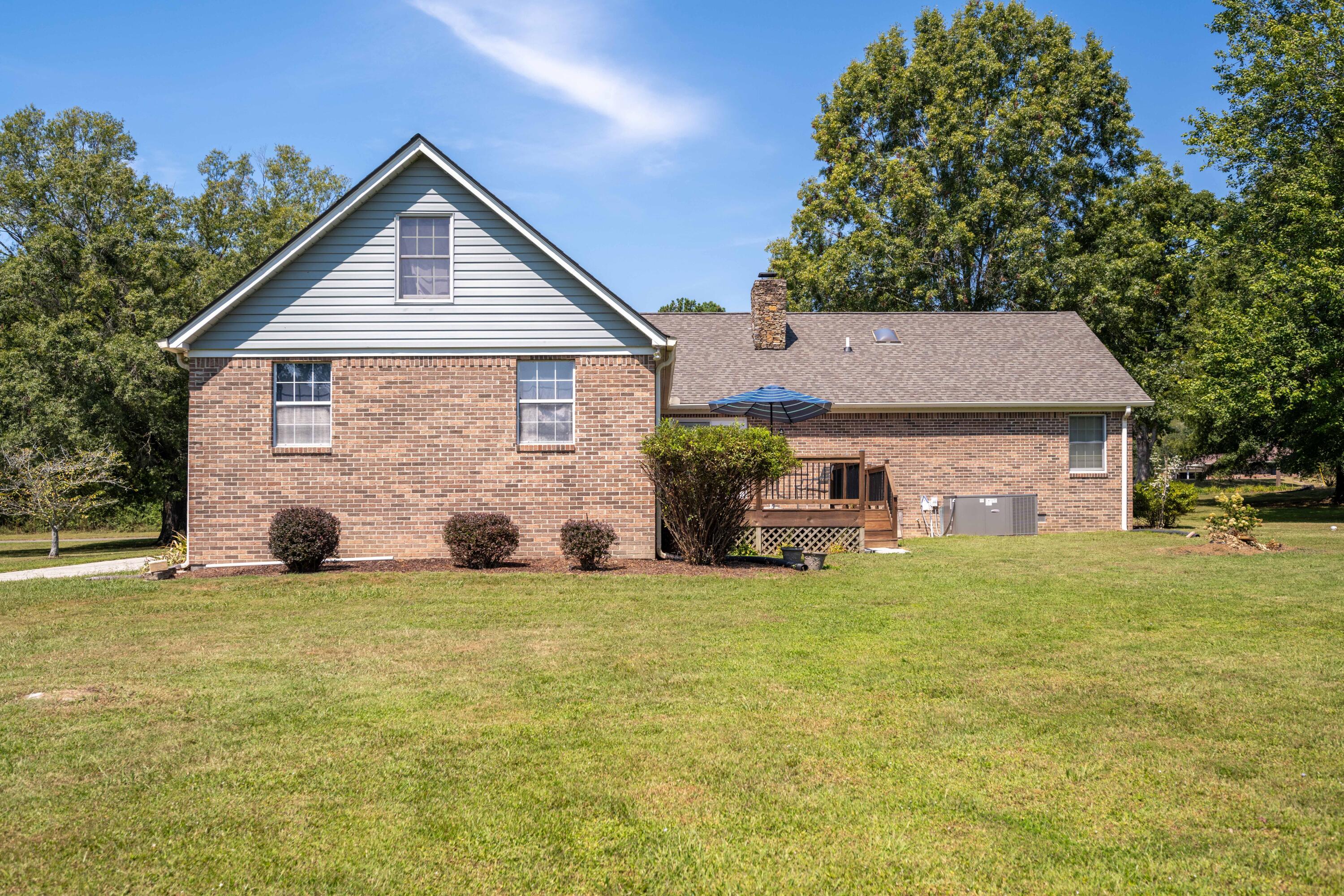 338 SE Charles Circle