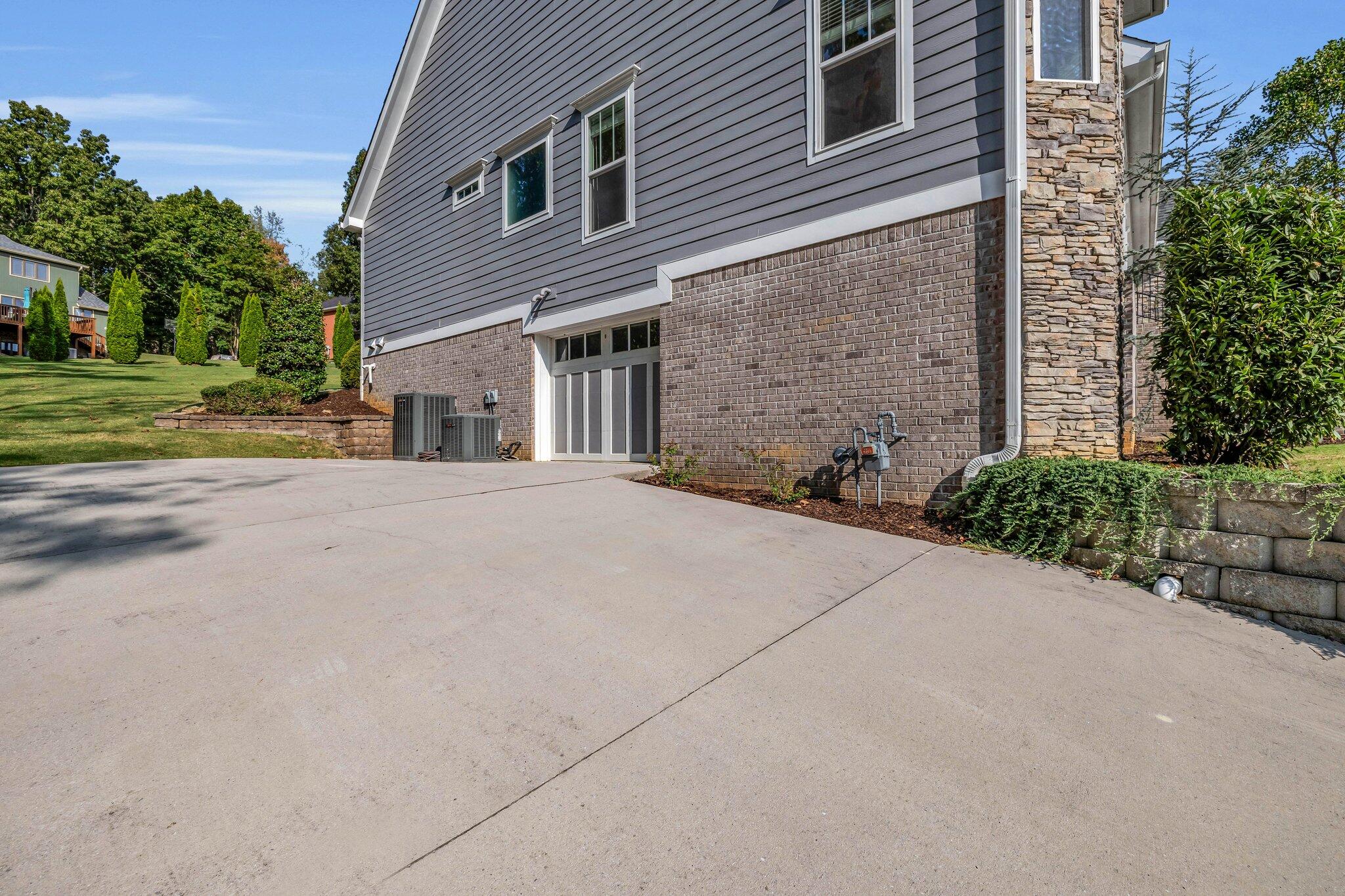 8213 Pierpoint Drive