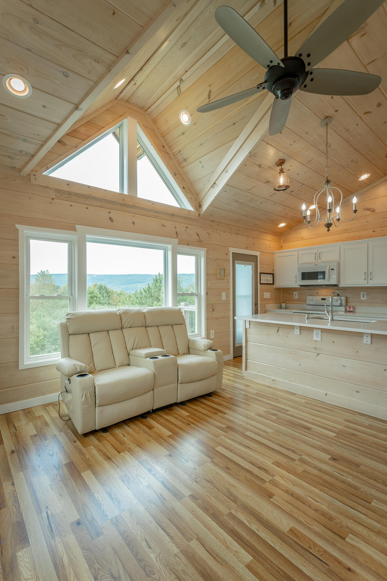 215 Jl Davis Lane
