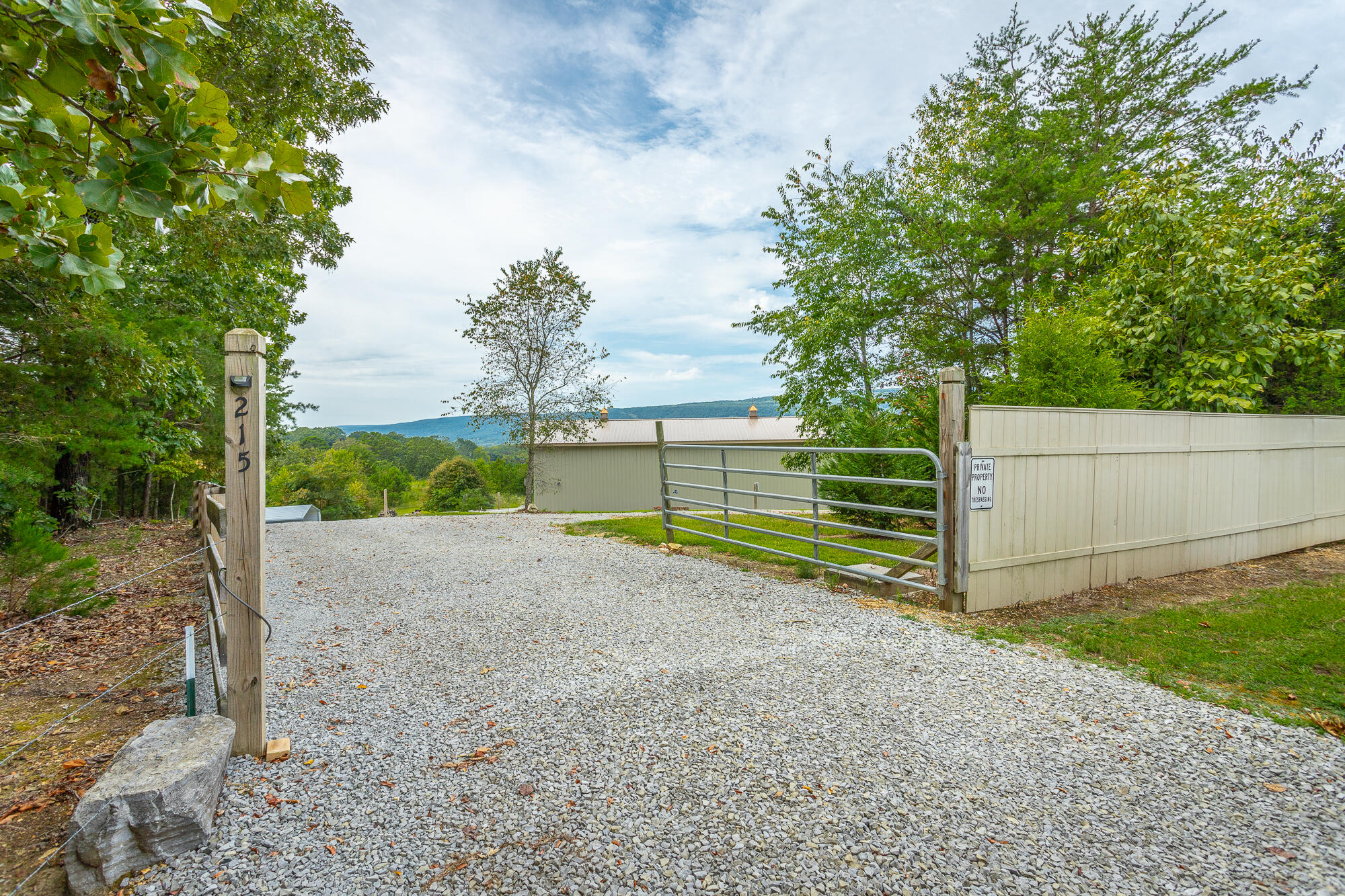 215 Jl Davis Lane