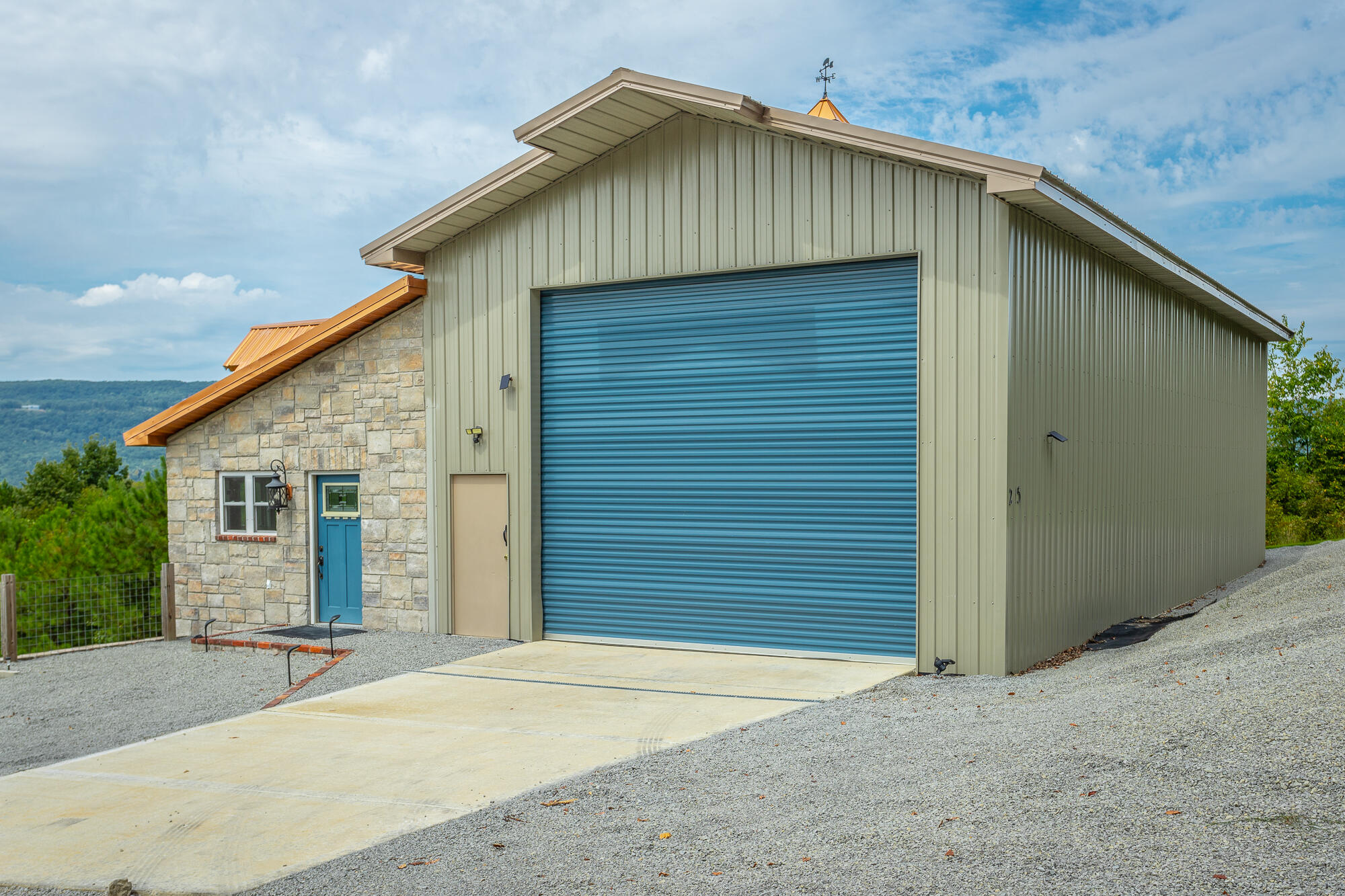 215 Jl Davis Lane