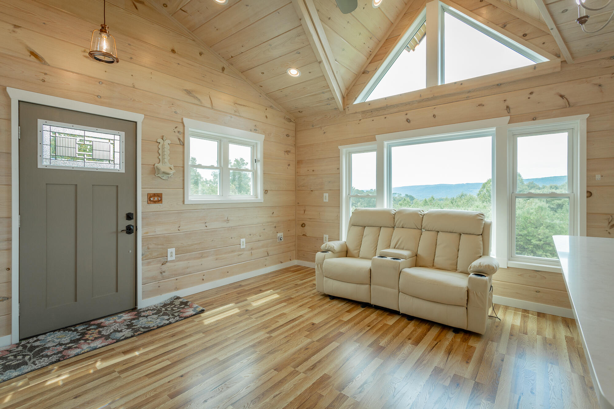 215 Jl Davis Lane
