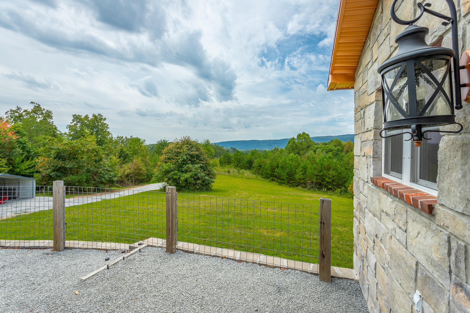 215 Jl Davis Lane