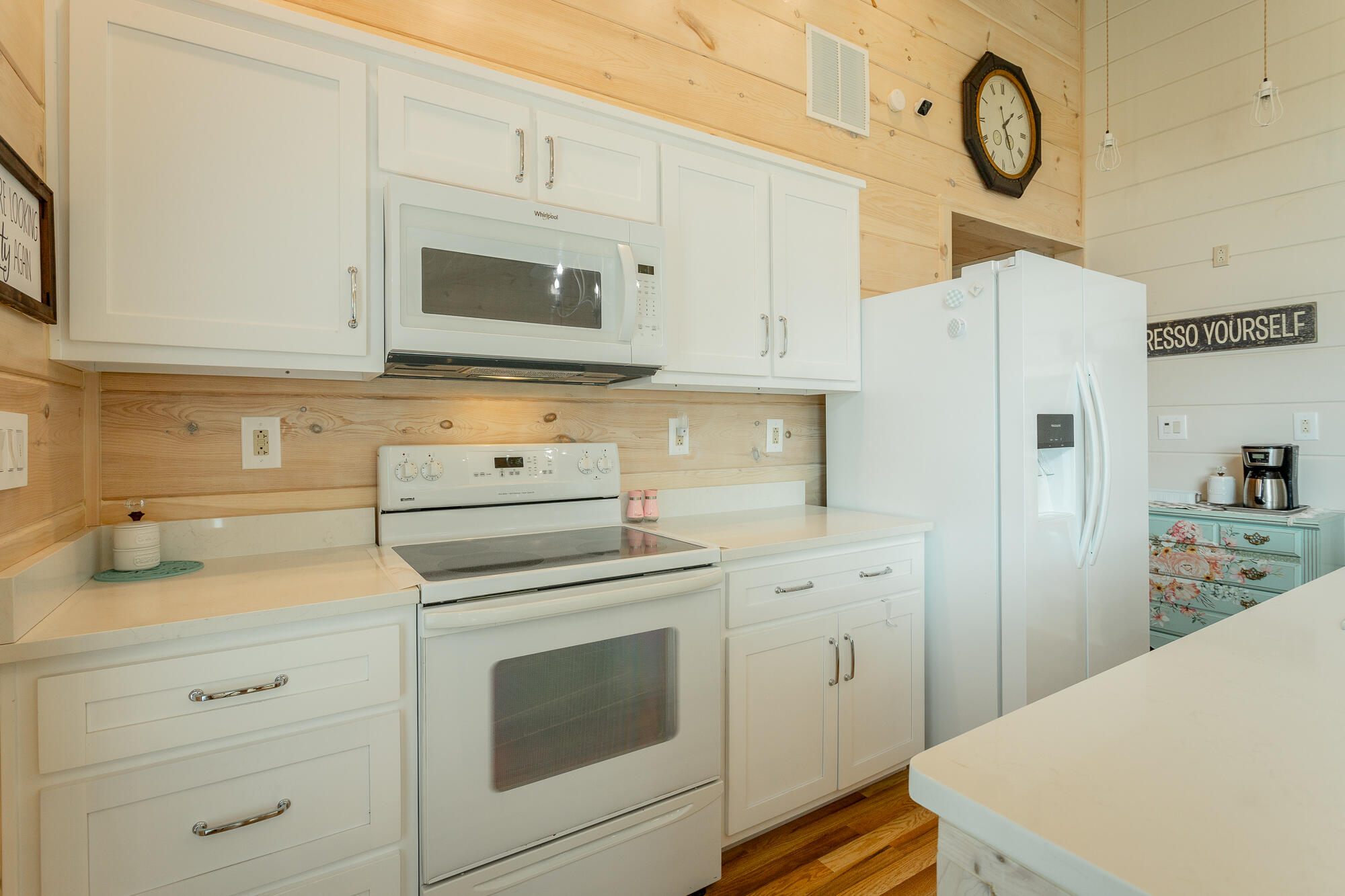 215 Jl Davis Lane