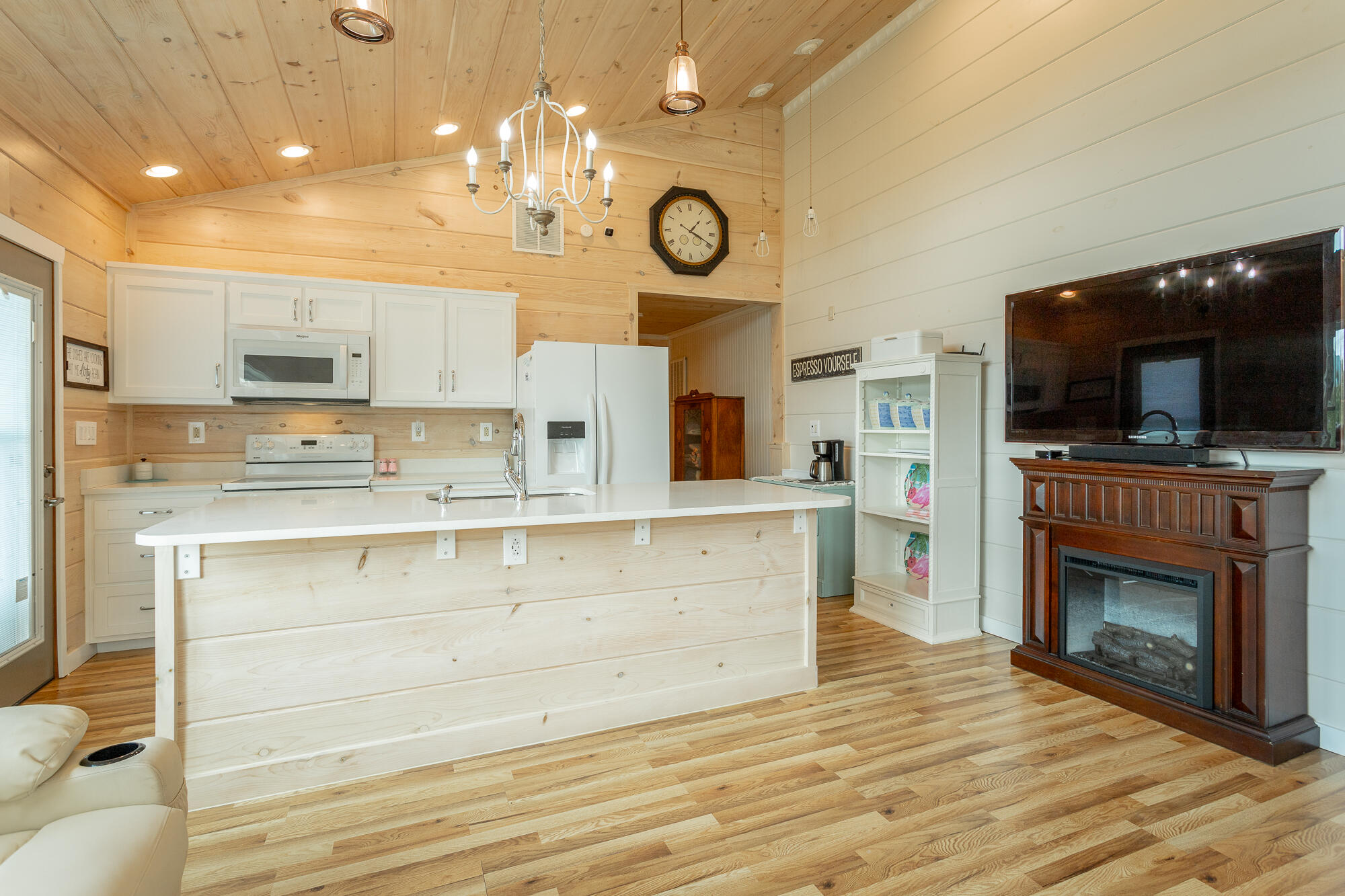 215 Jl Davis Lane