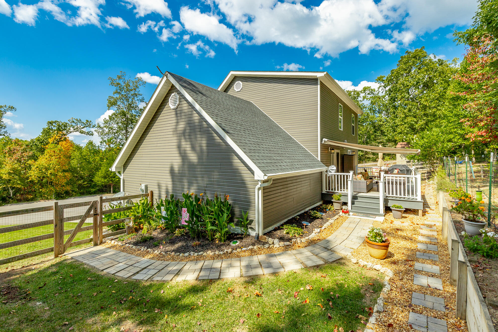 265 Greenbriar Trail NE
