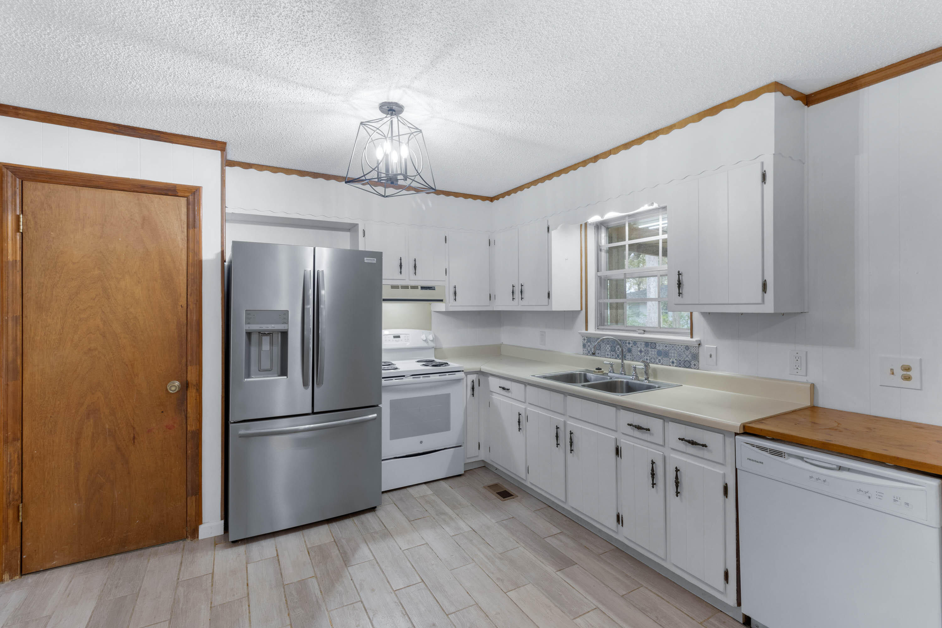 6712 Barclay Lane
