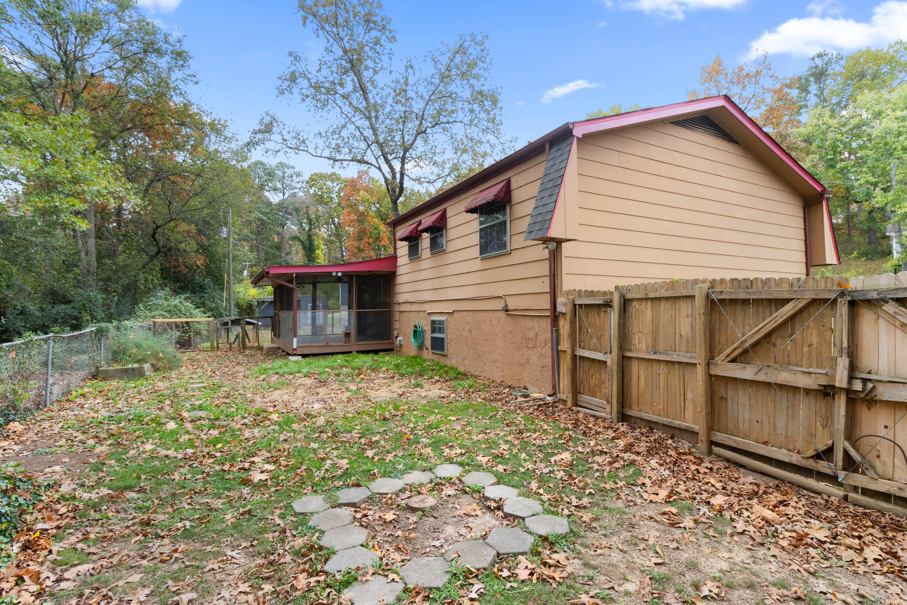 6712 Barclay Lane