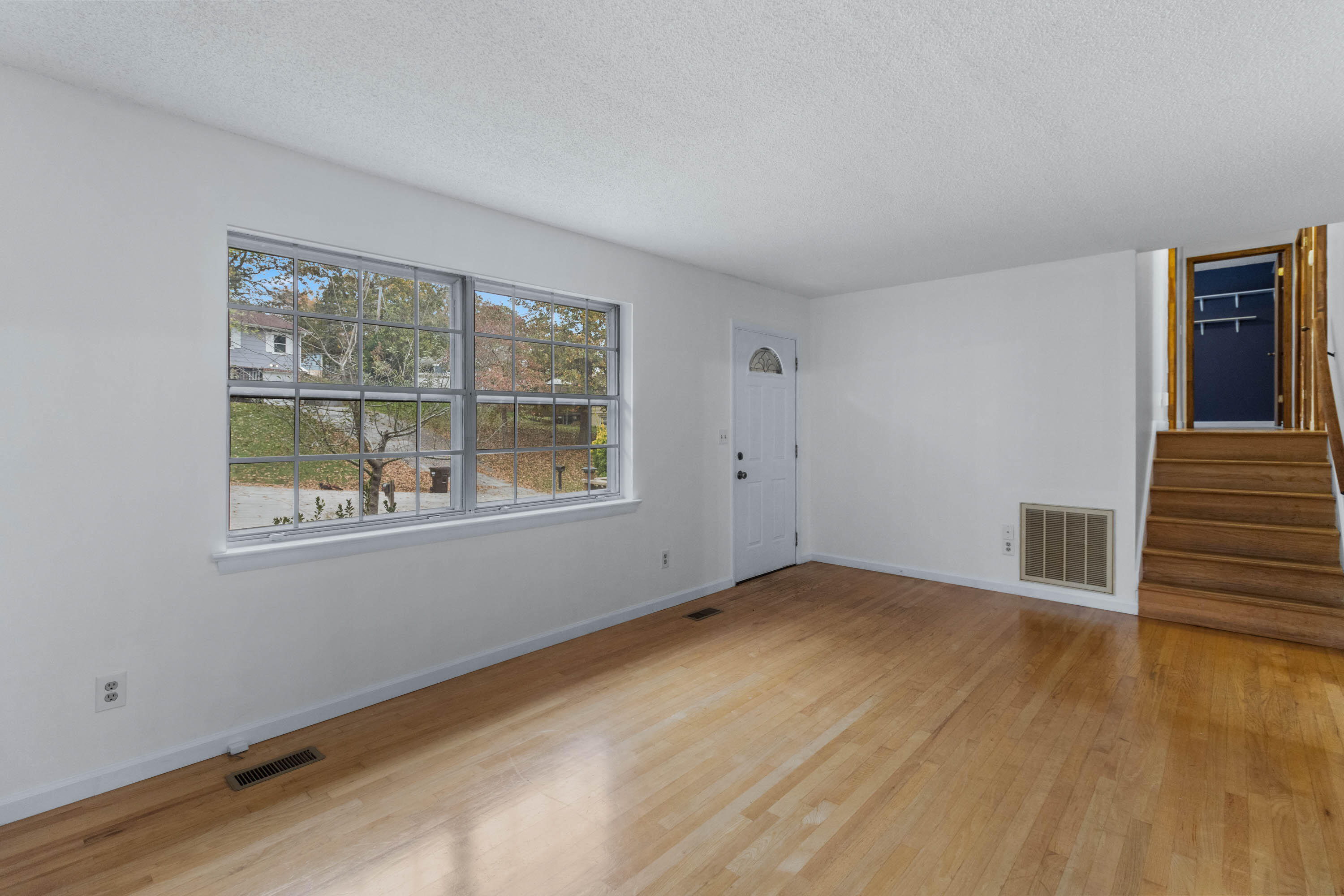 6712 Barclay Lane