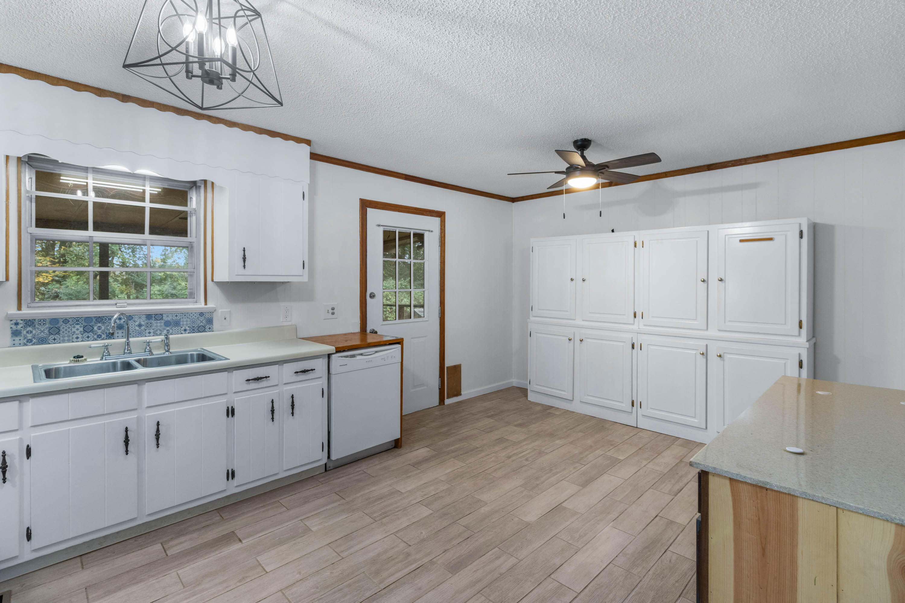 6712 Barclay Lane