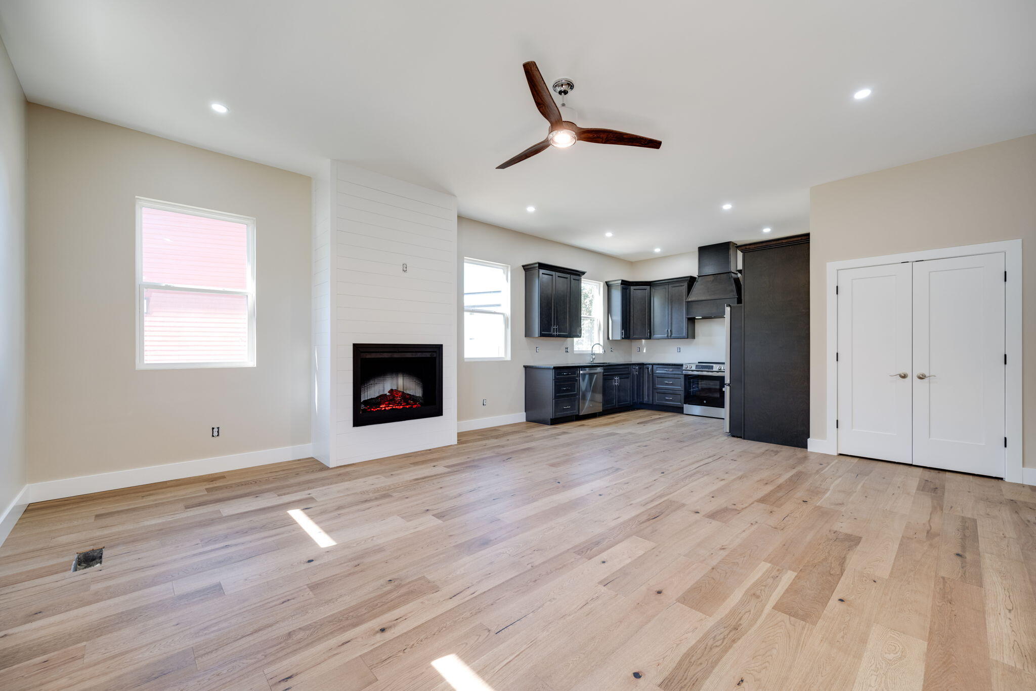 1105 Lakeside Circle