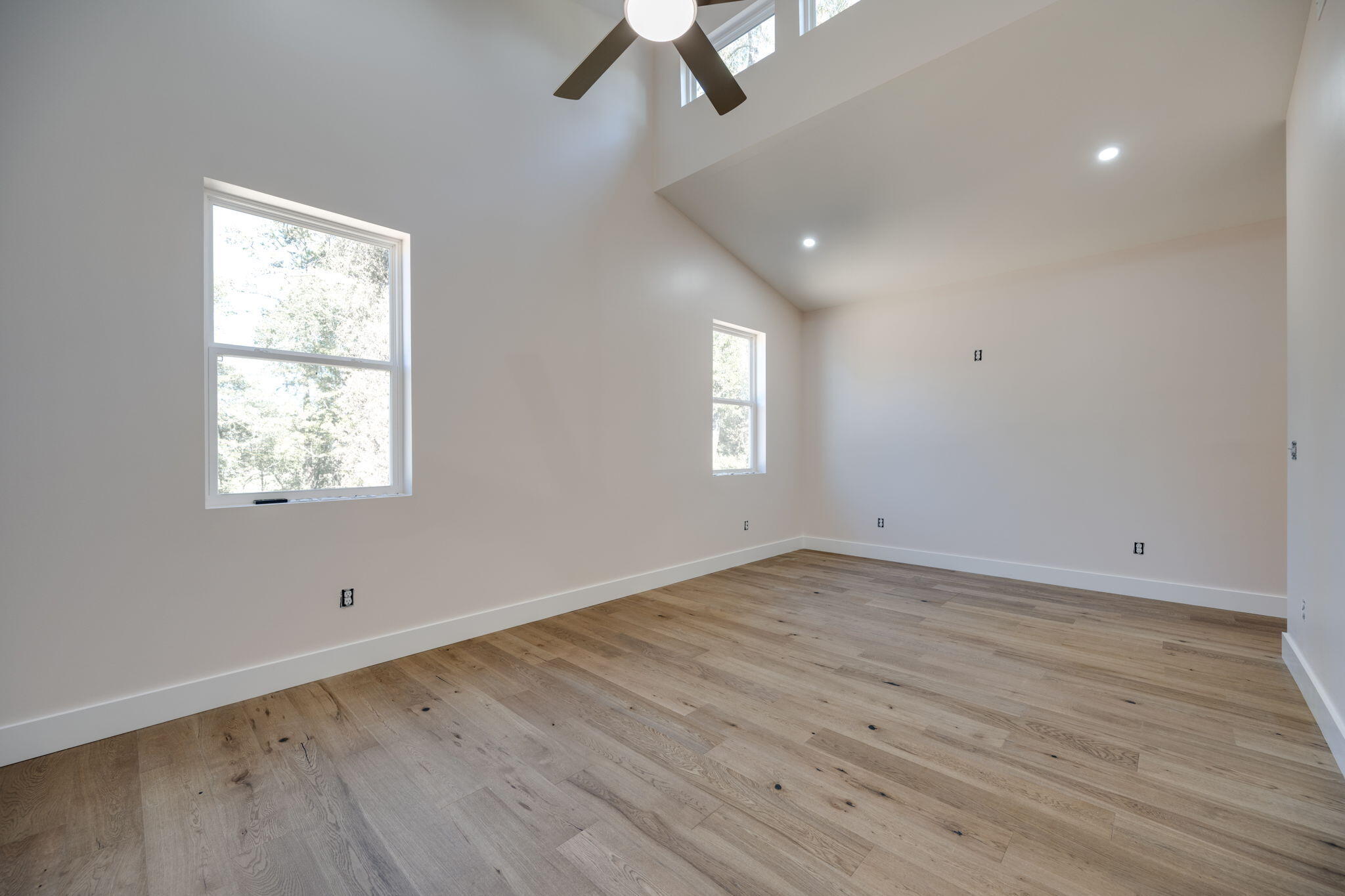 1105 Lakeside Circle