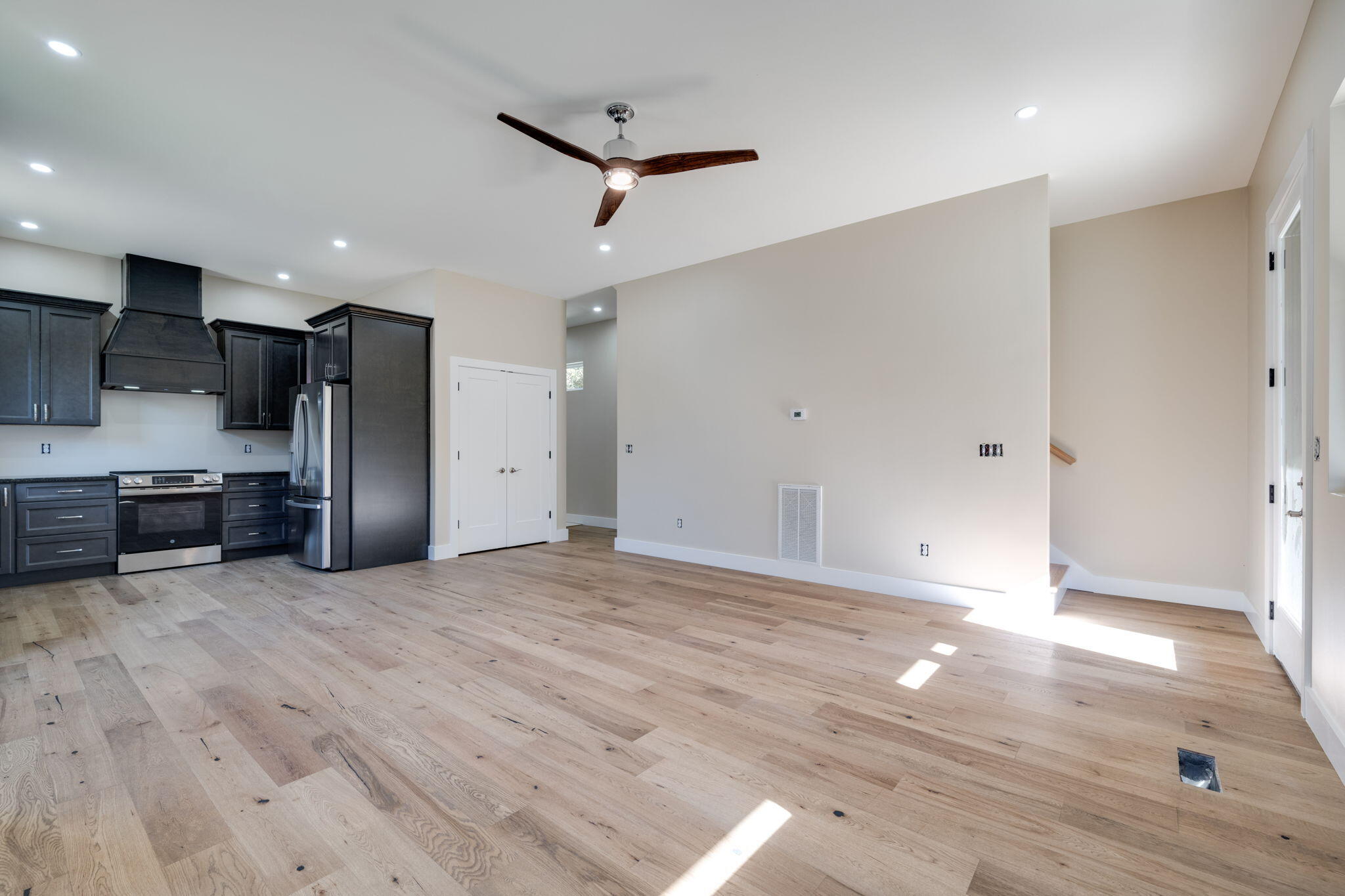 1105 Lakeside Circle