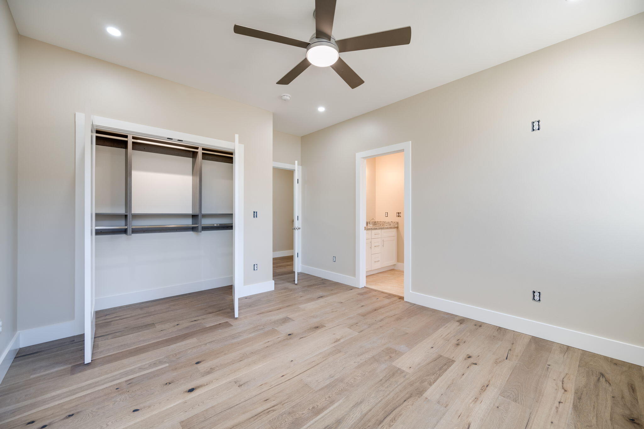 1105 Lakeside Circle