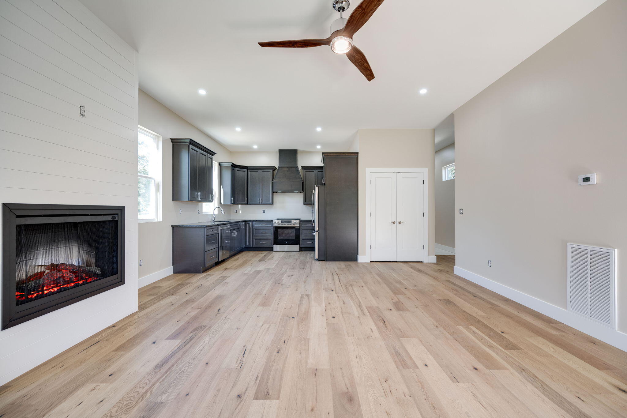 1105 Lakeside Circle