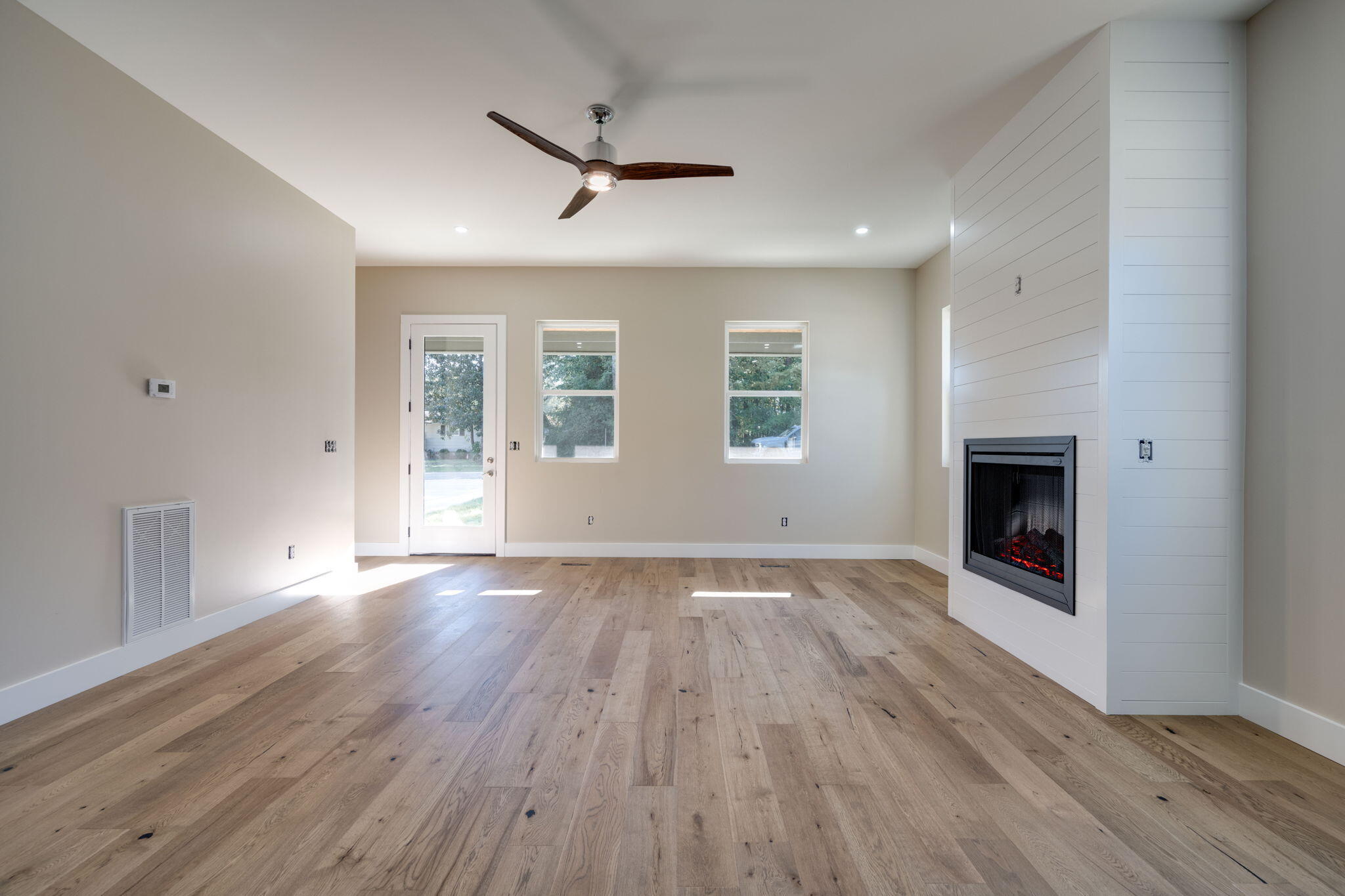 1105 Lakeside Circle