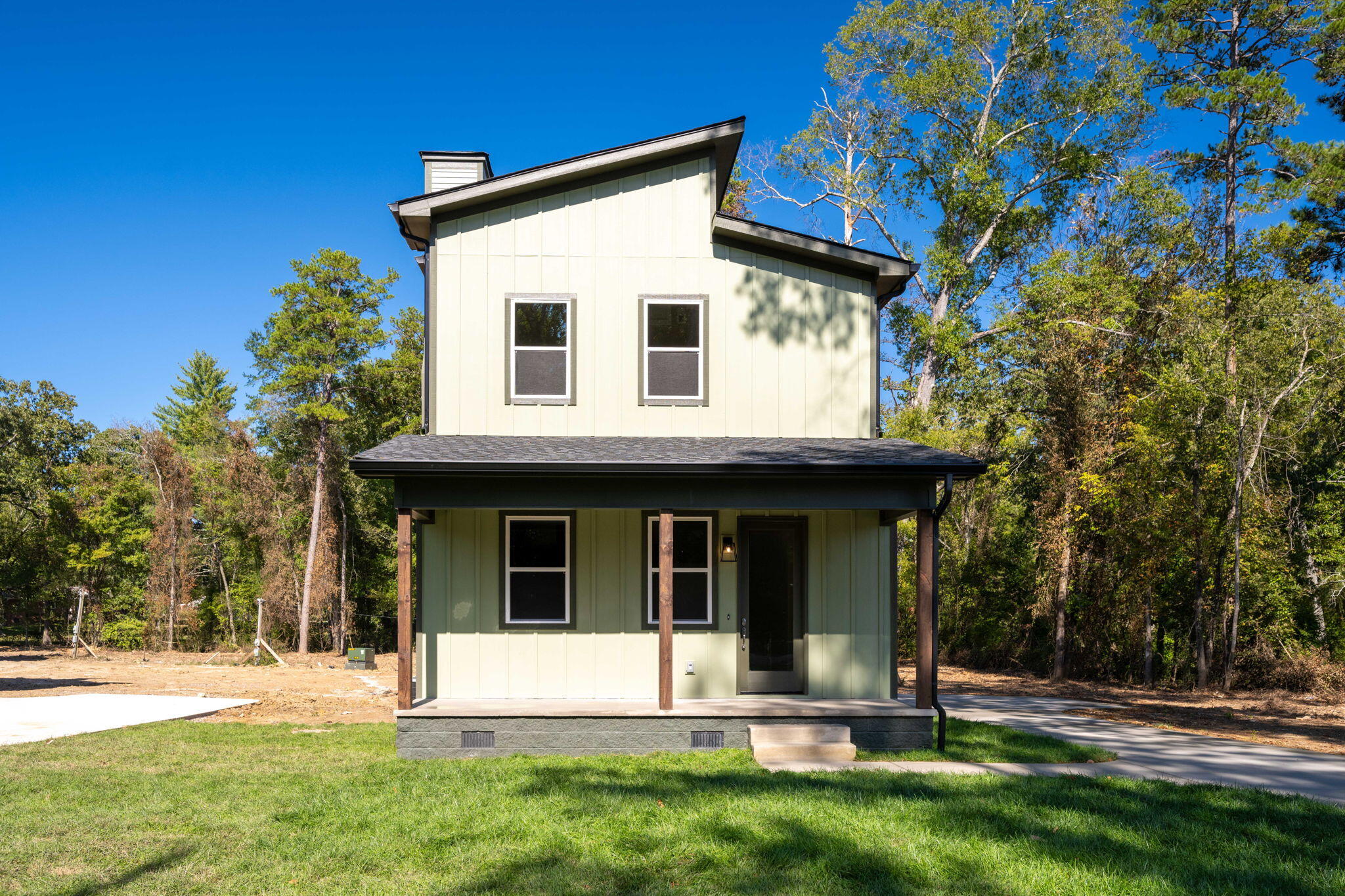 1105 Lakeside Circle