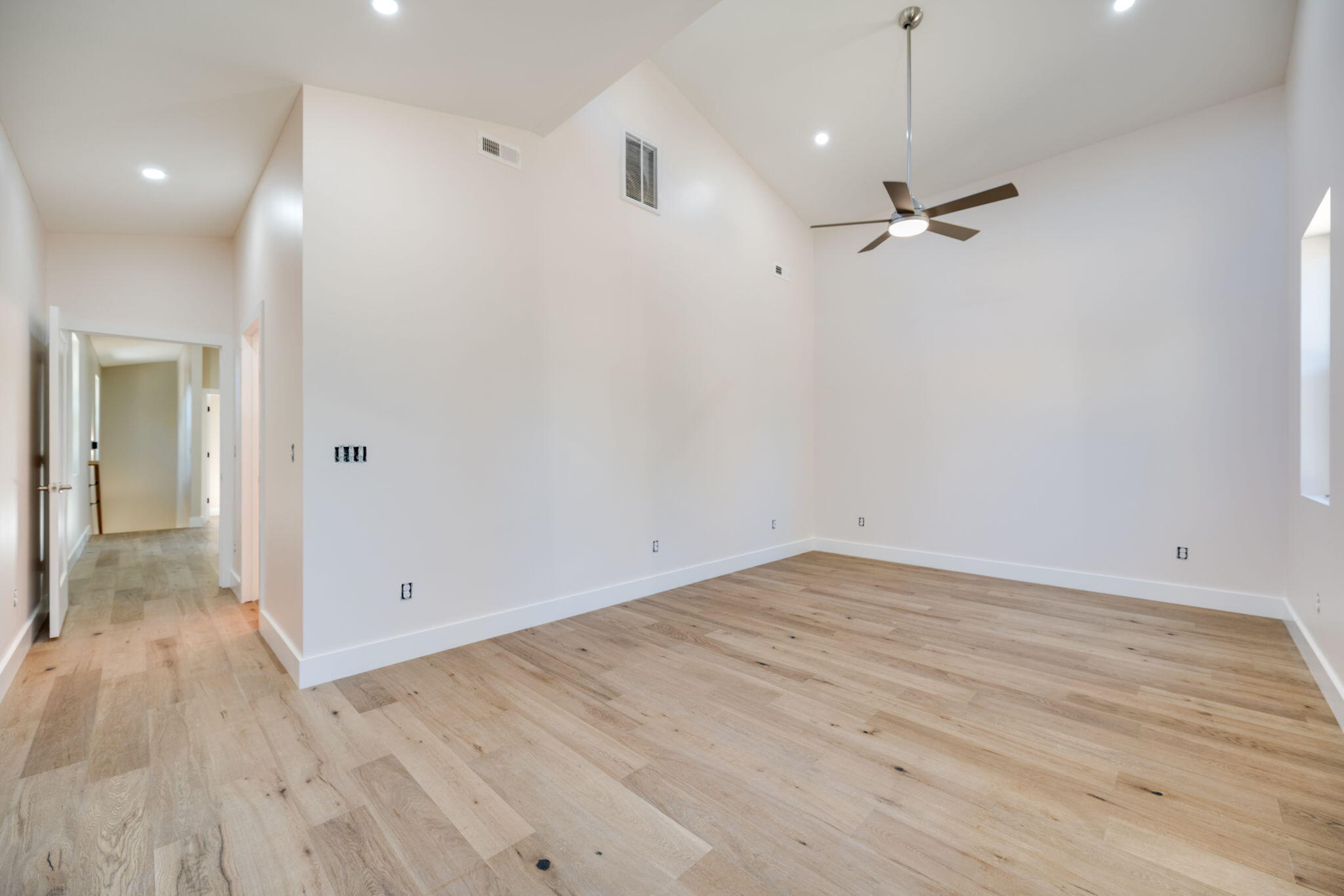 1105 Lakeside Circle