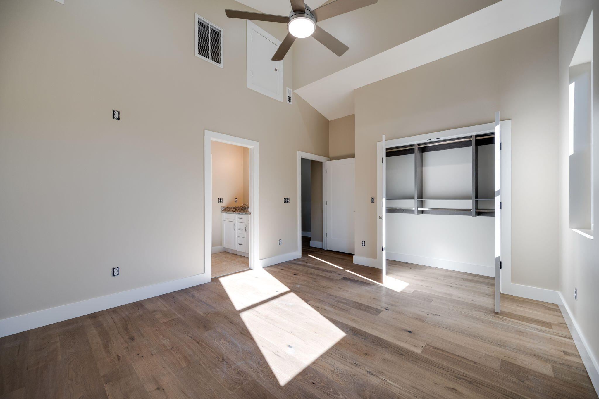1105 Lakeside Circle