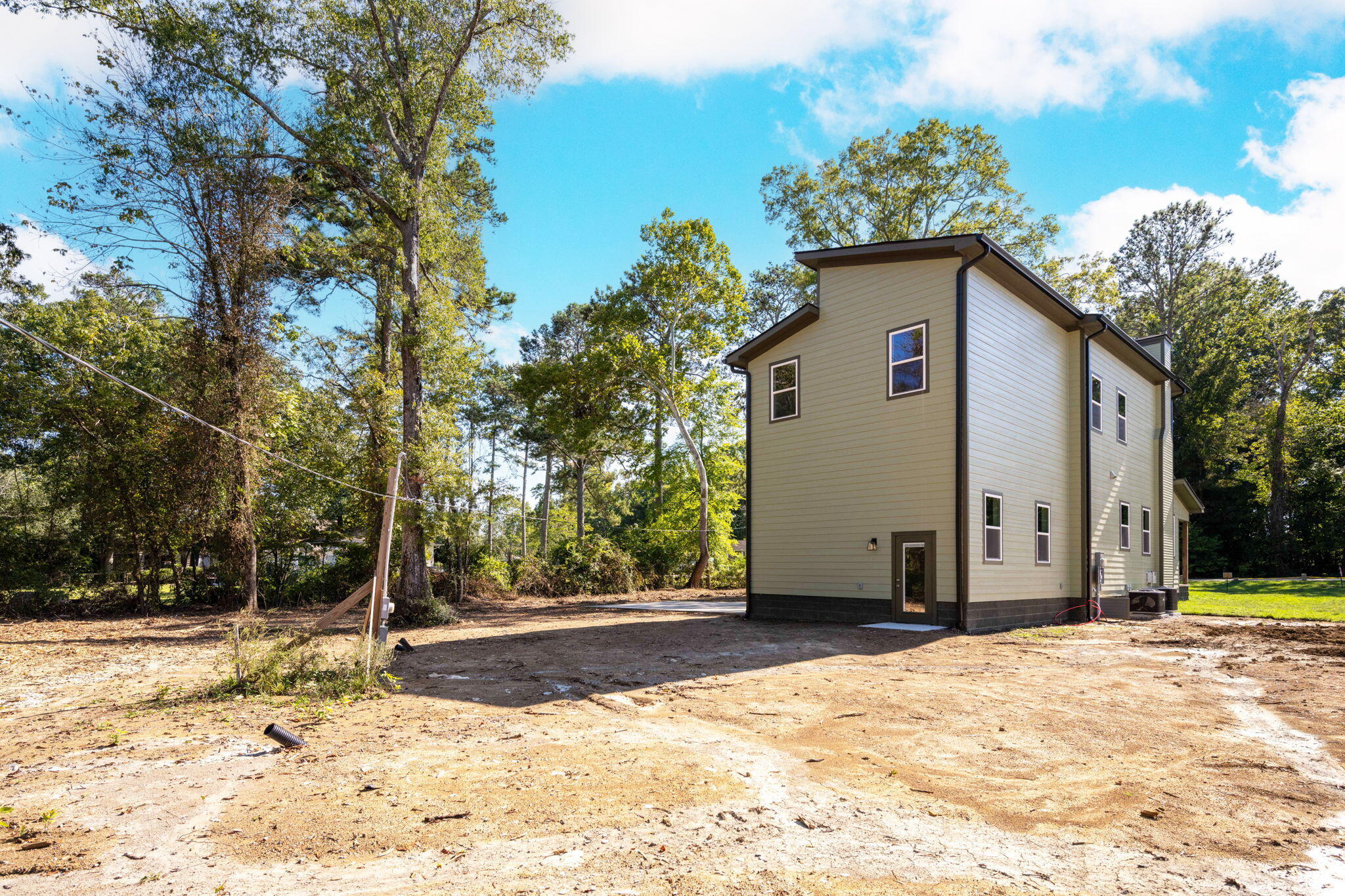 1105 Lakeside Circle
