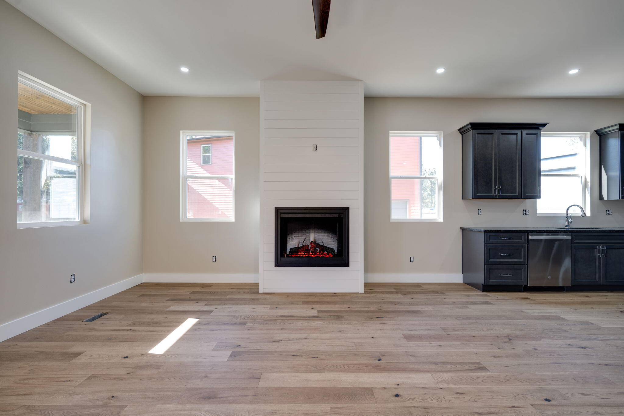 1105 Lakeside Circle