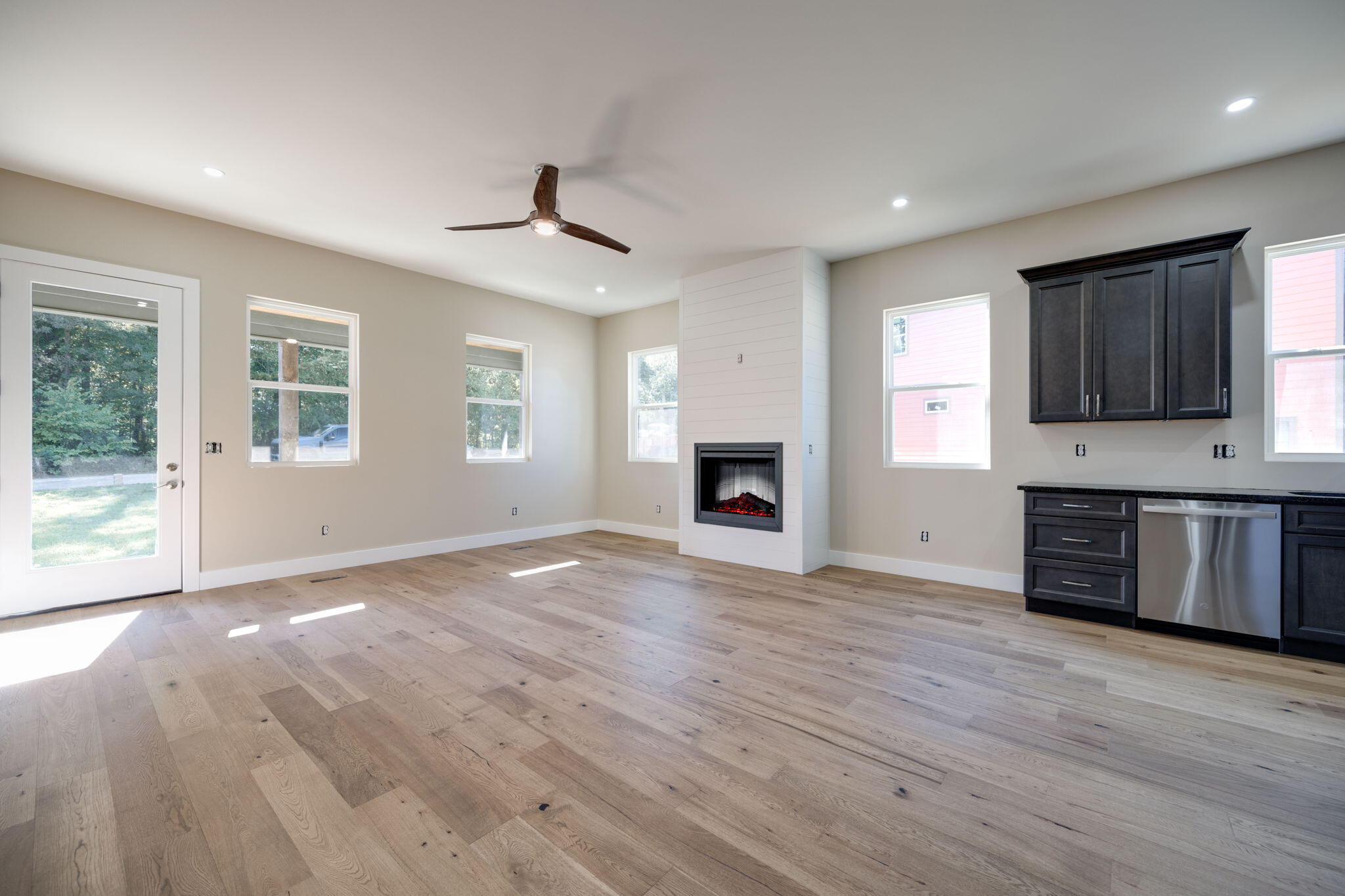 1105 Lakeside Circle