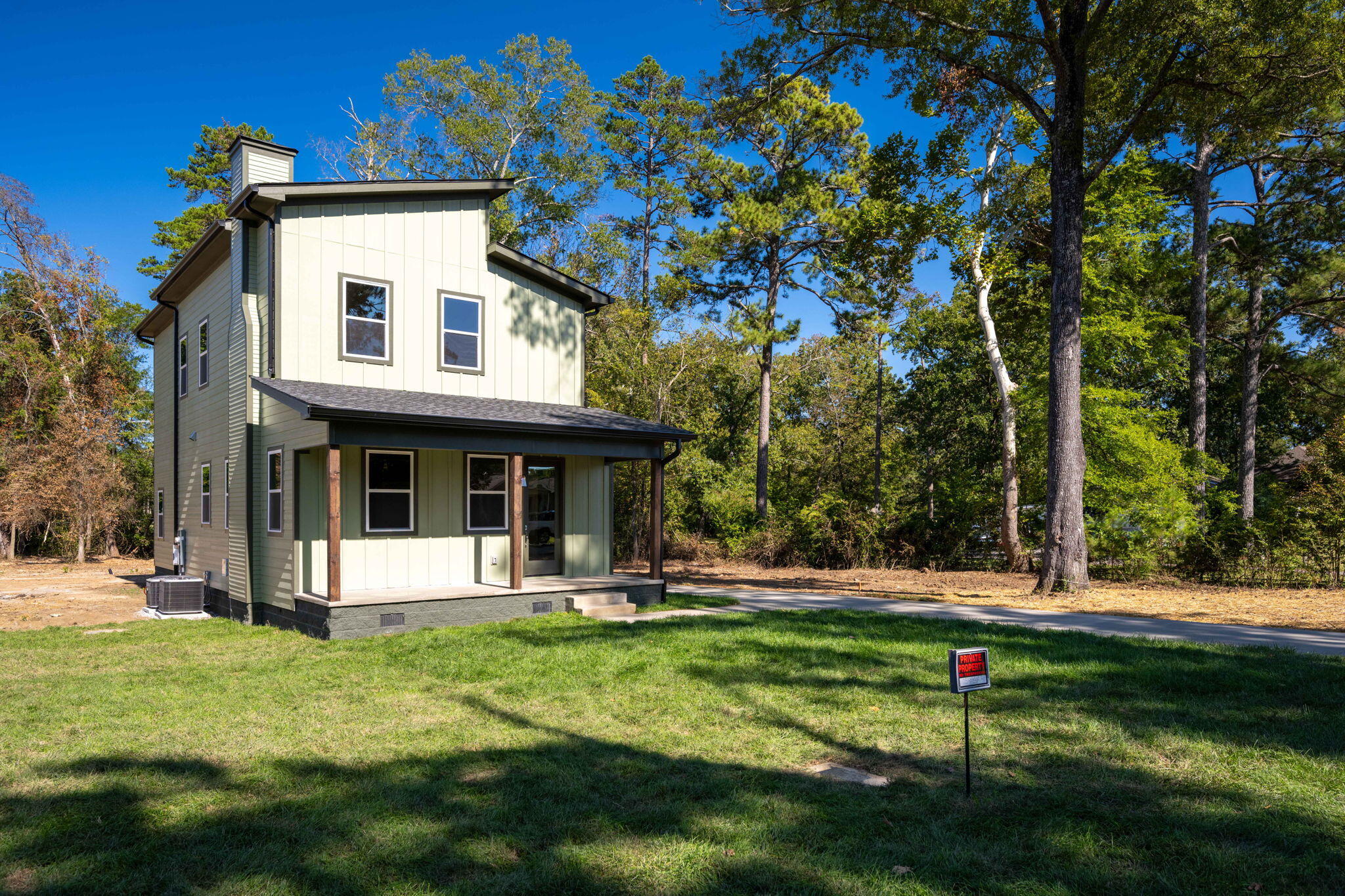 1105 Lakeside Circle
