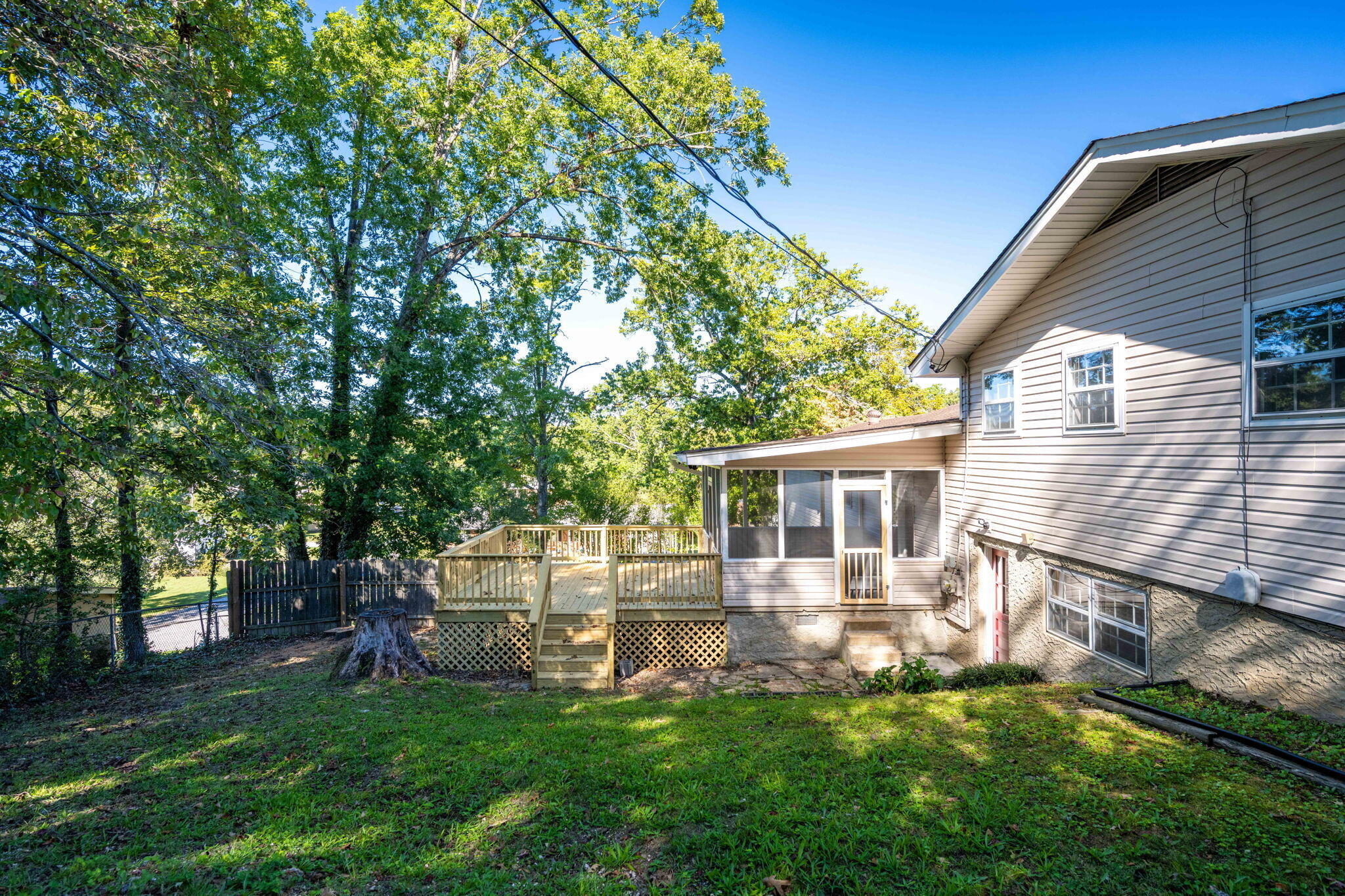 4627 Hillmont Lane