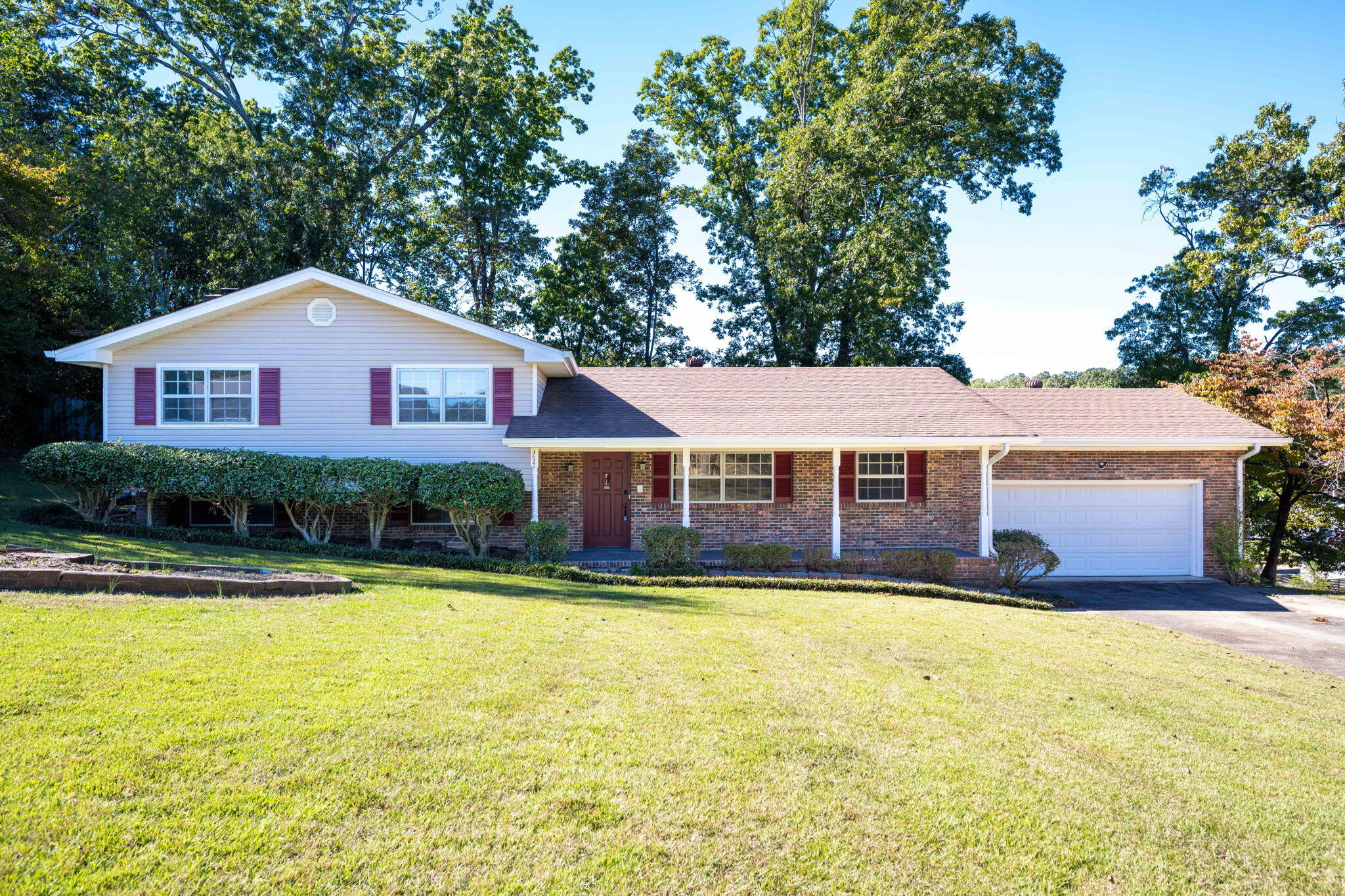 4627 Hillmont Lane