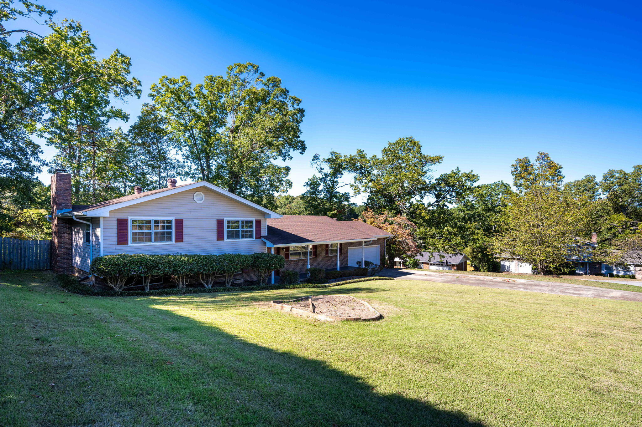 4627 Hillmont Lane