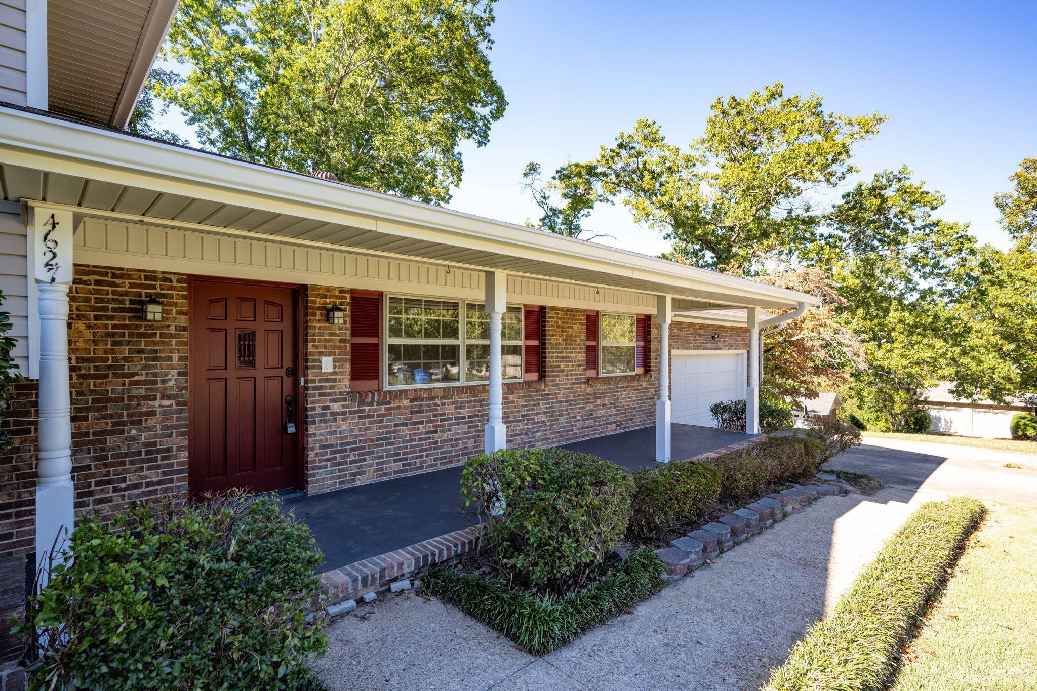 4627 Hillmont Lane