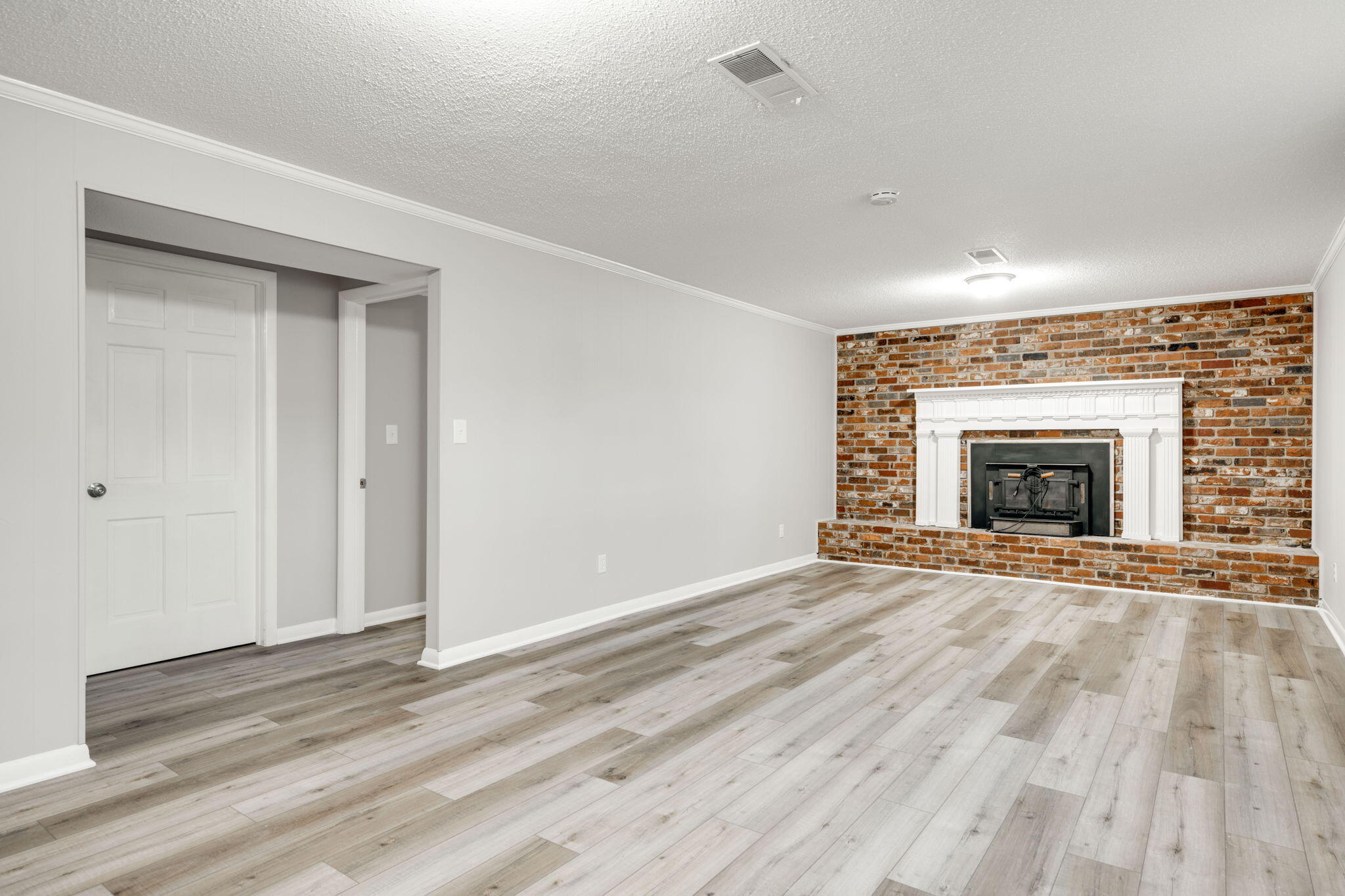 4627 Hillmont Lane