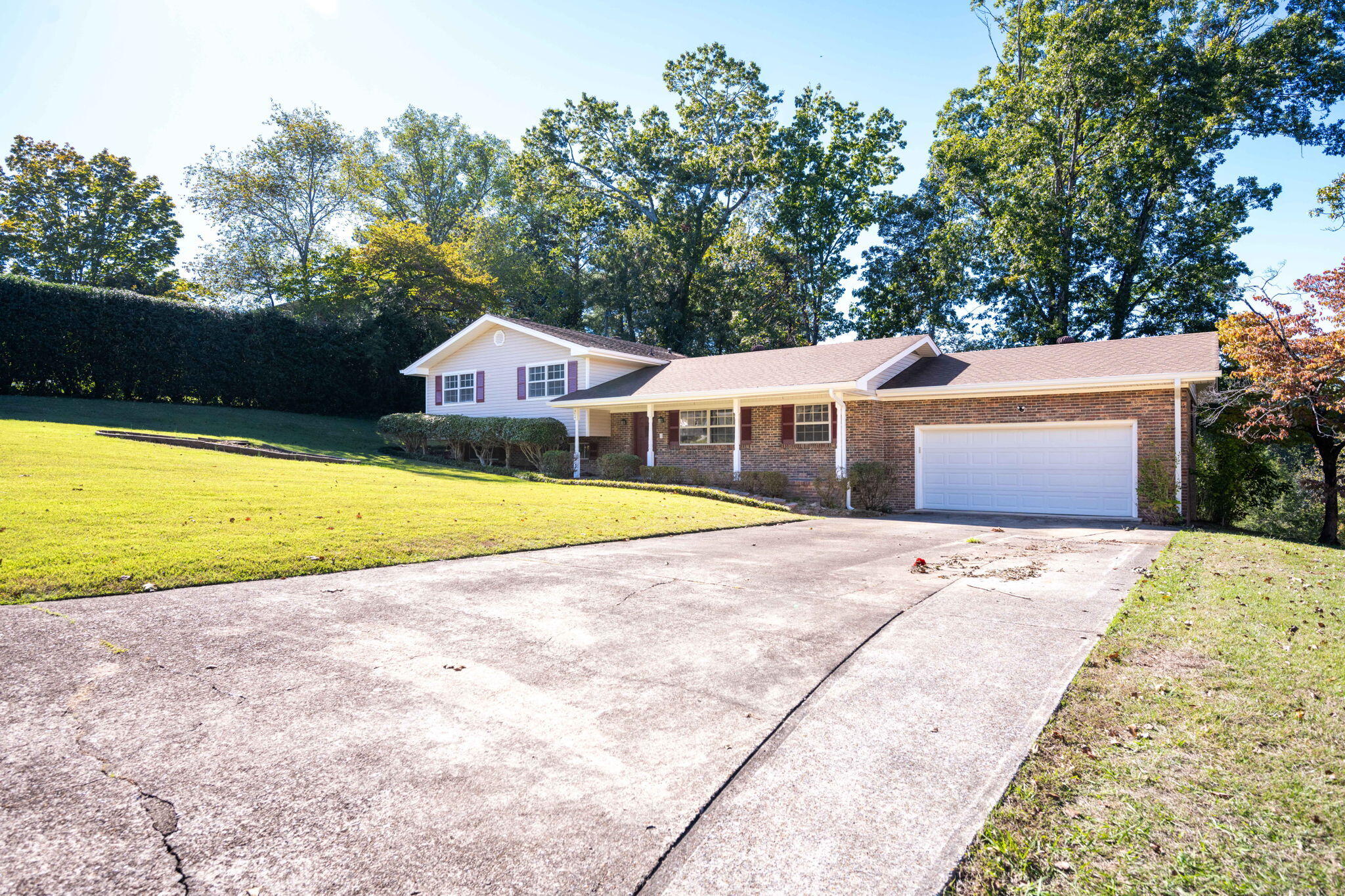 4627 Hillmont Lane