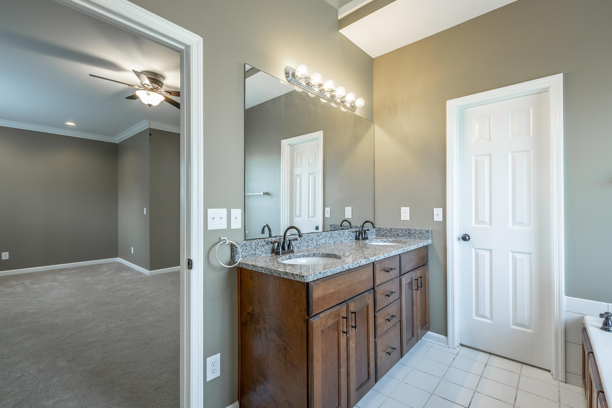 2325 Guinevere Parkway
