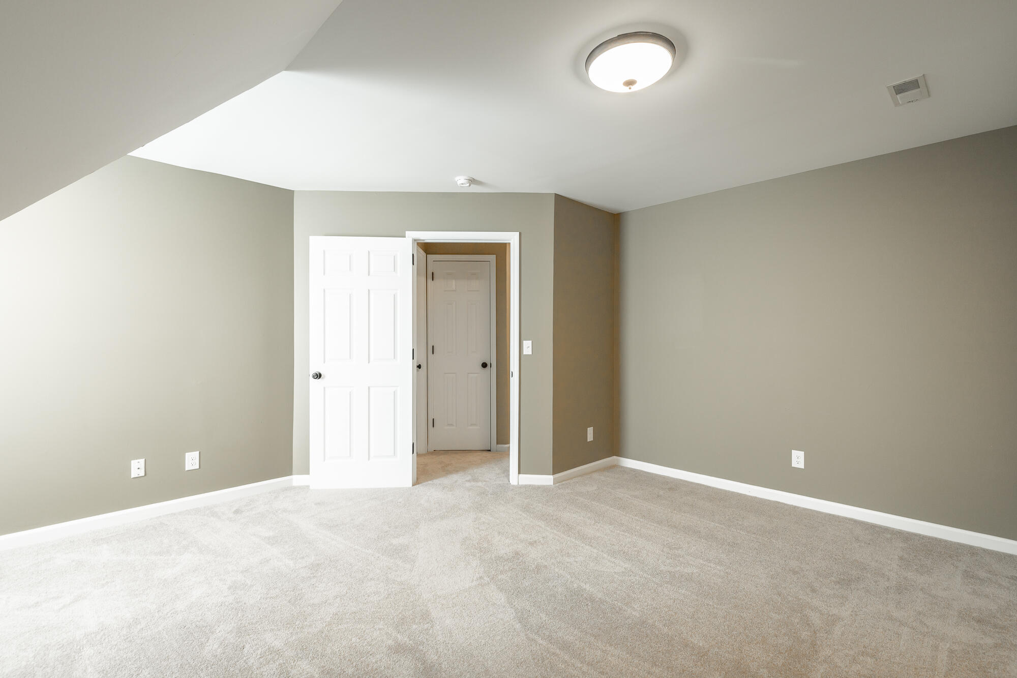 2325 Guinevere Parkway