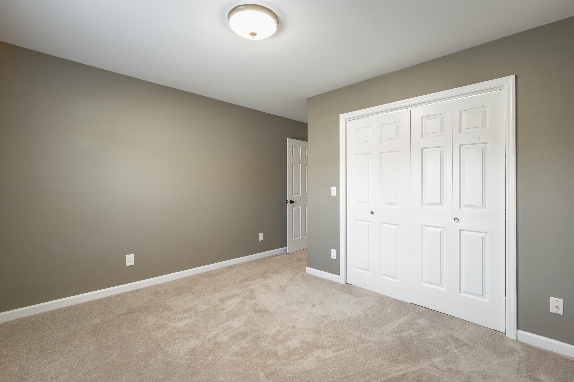2325 Guinevere Parkway