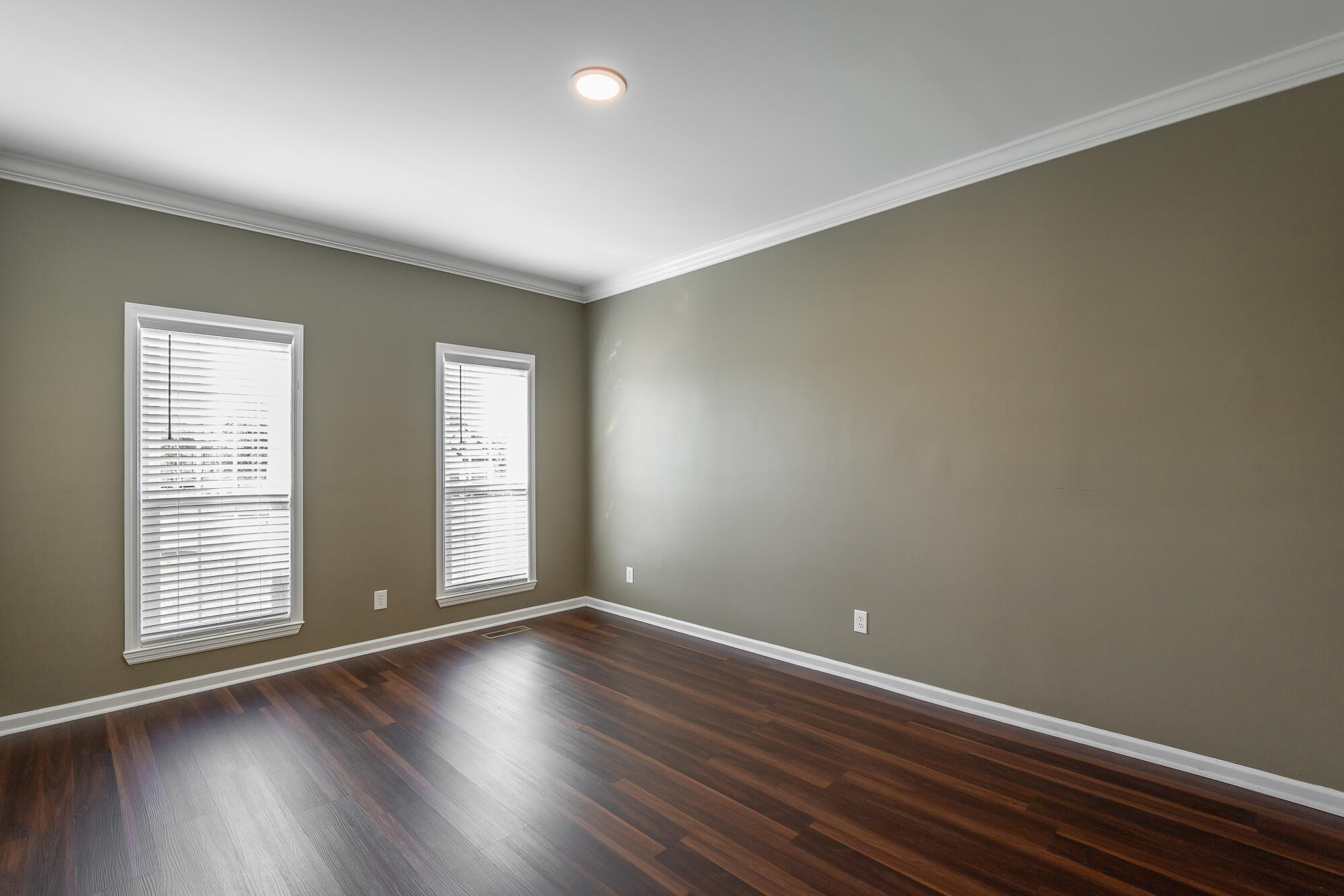 2325 Guinevere Parkway