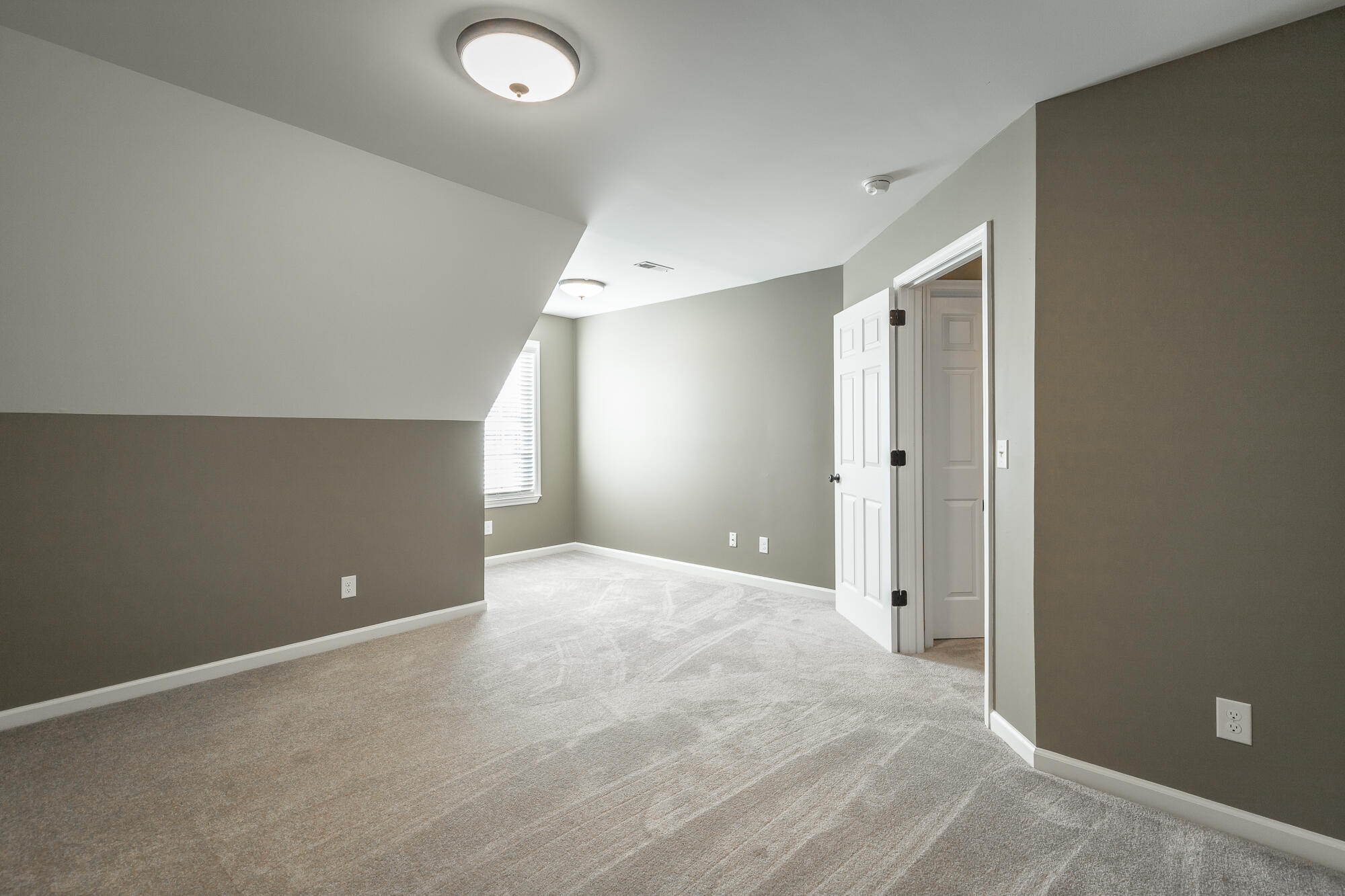 2325 Guinevere Parkway