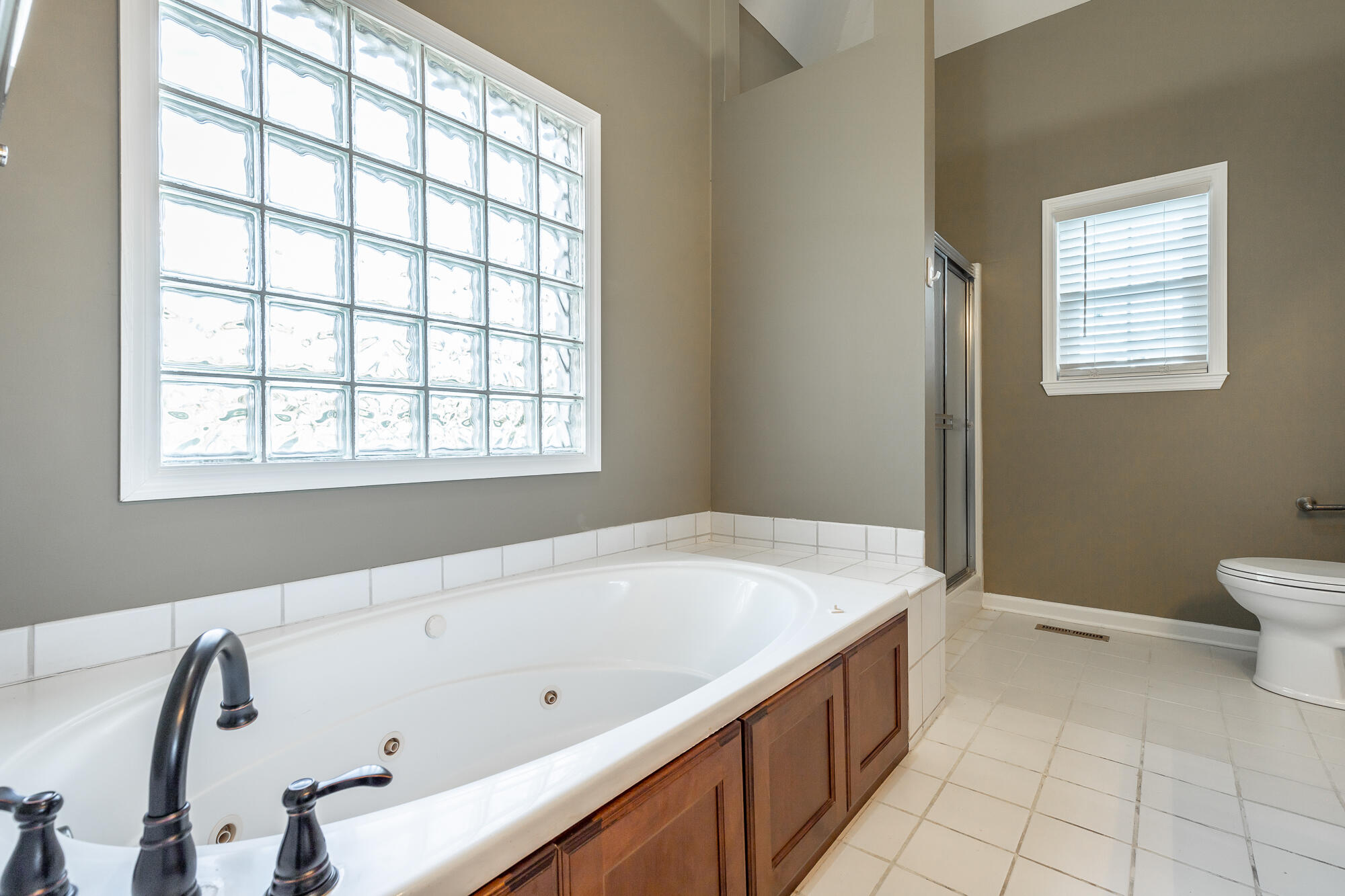 2325 Guinevere Parkway