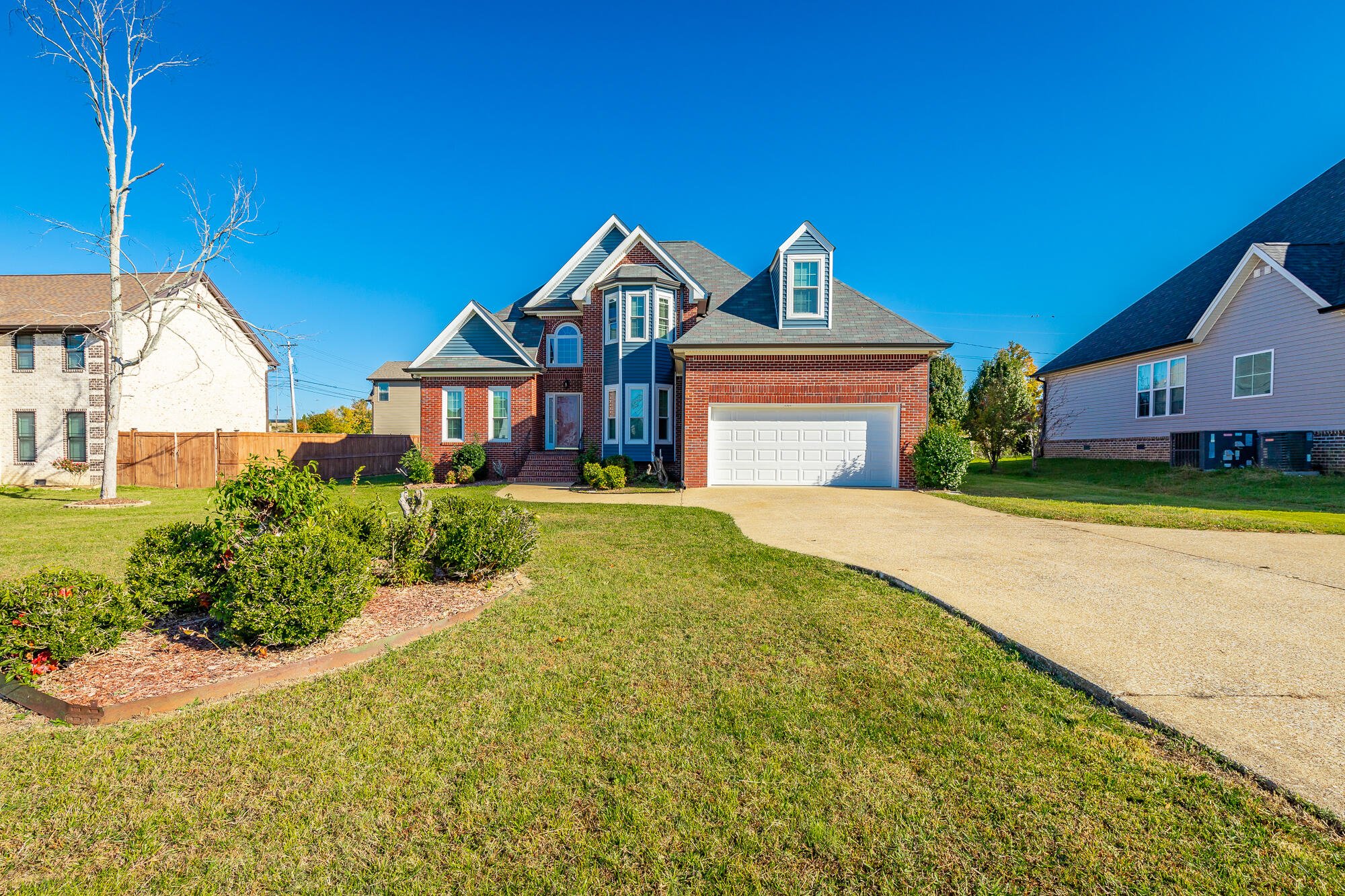 2325 Guinevere Parkway