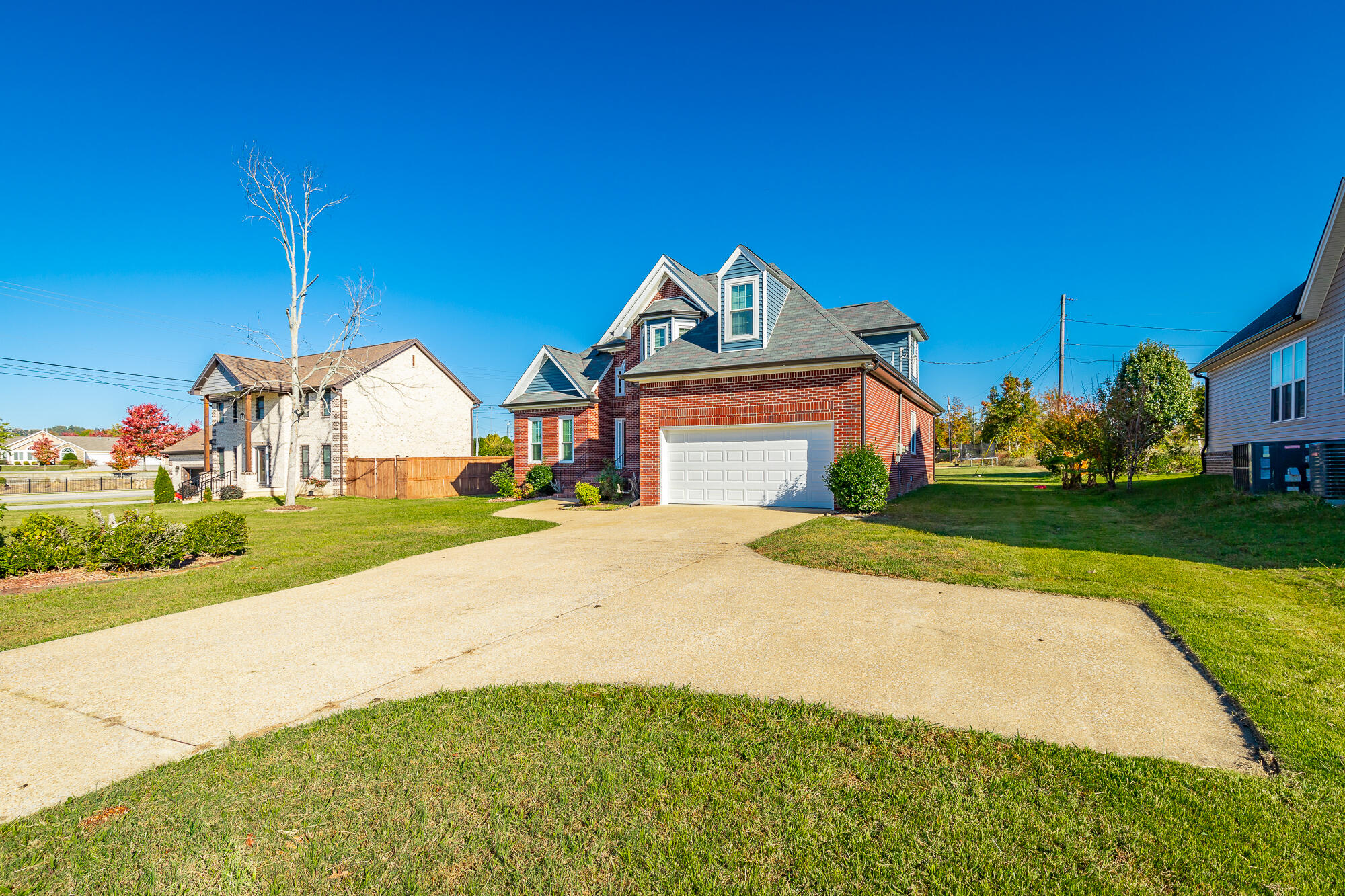 2325 Guinevere Parkway