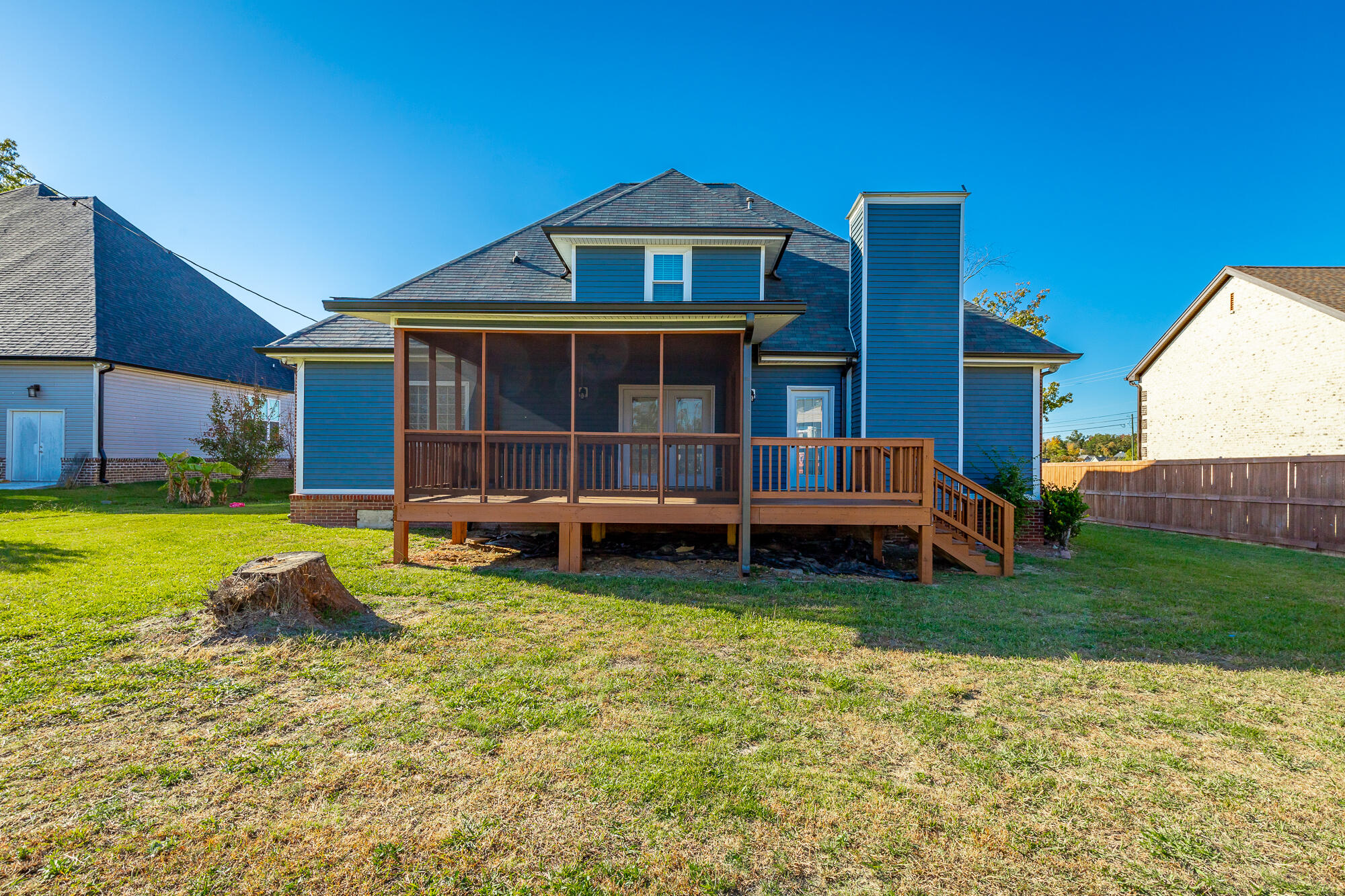 2325 Guinevere Parkway