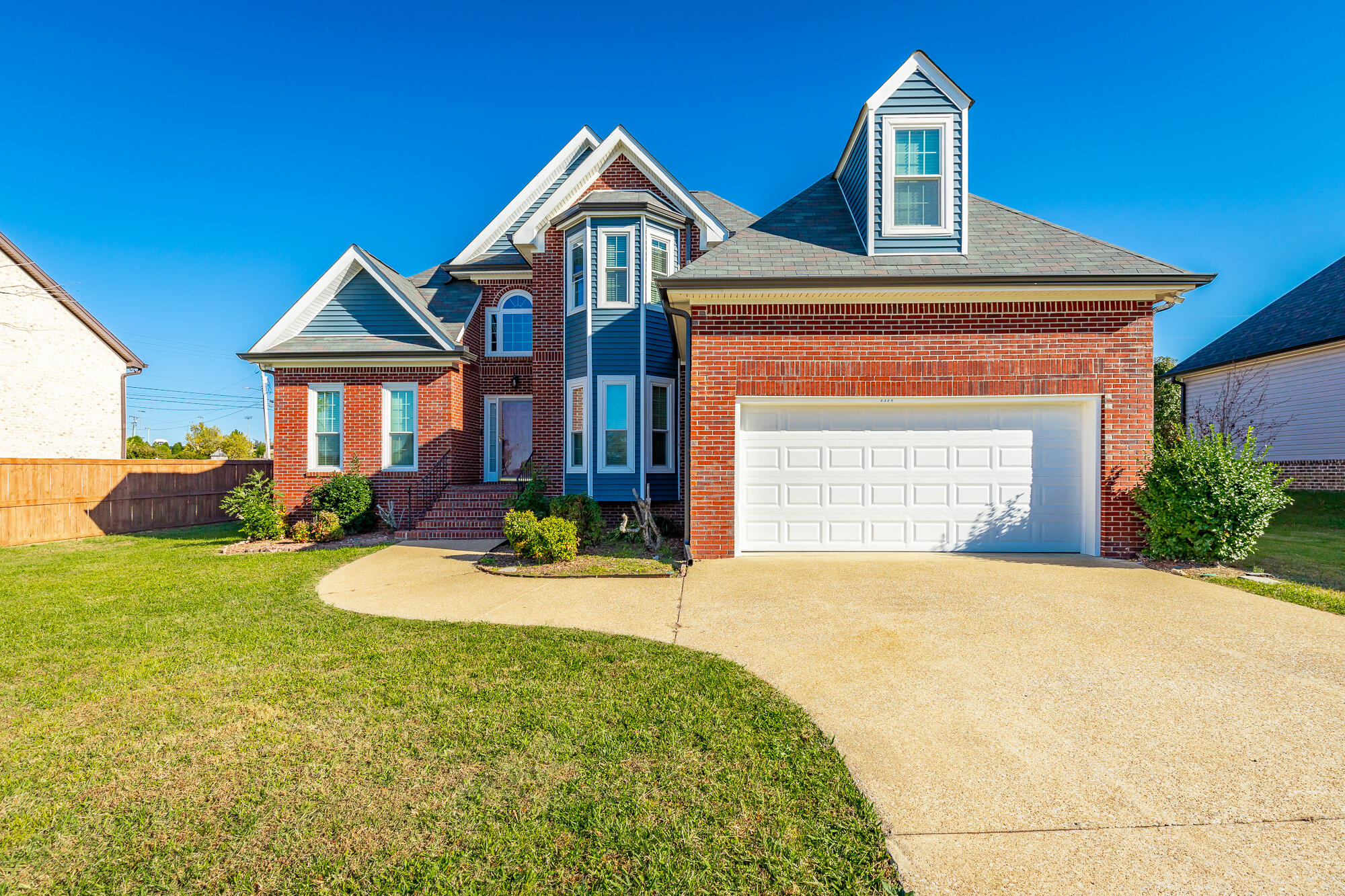 2325 Guinevere Parkway