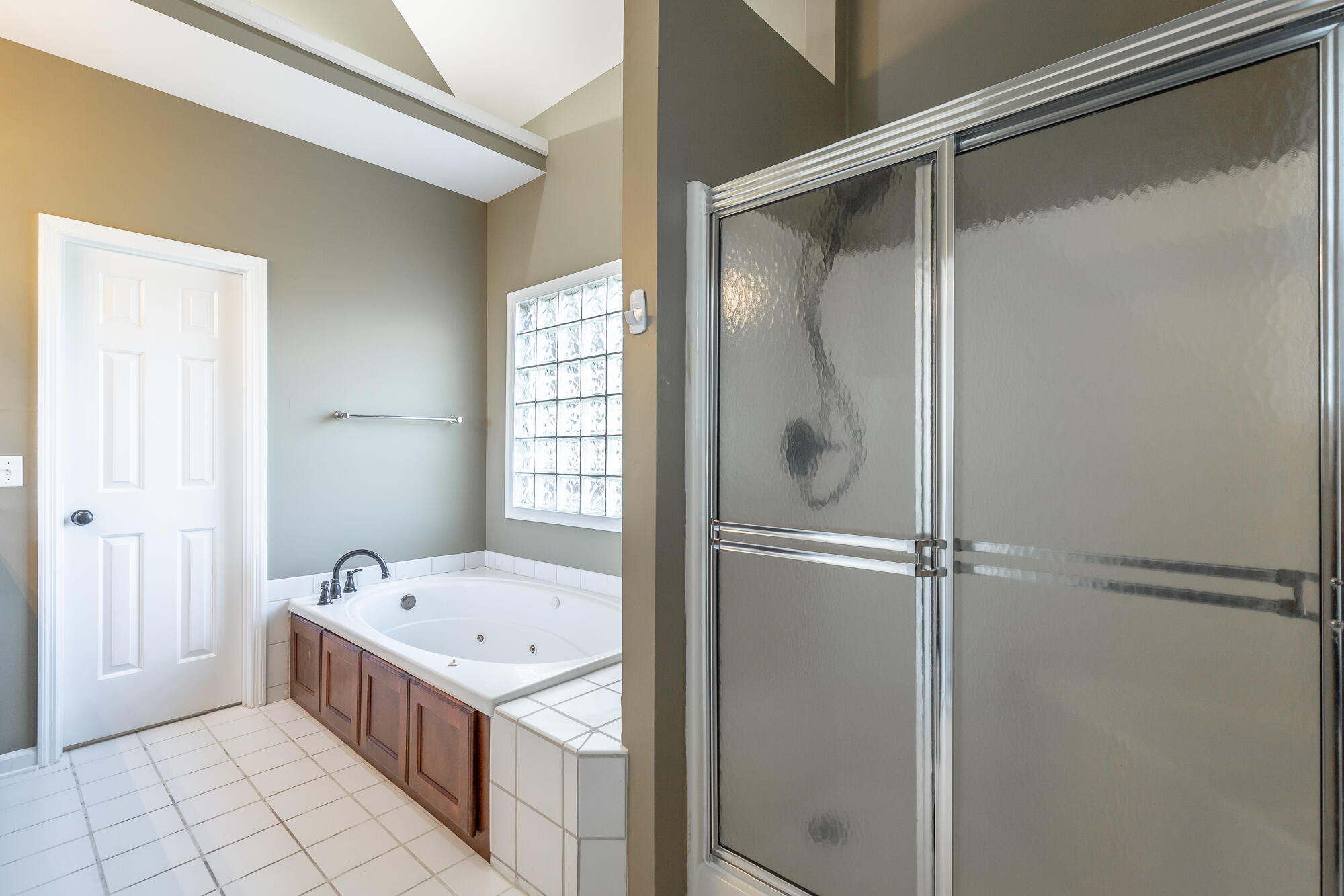 2325 Guinevere Parkway