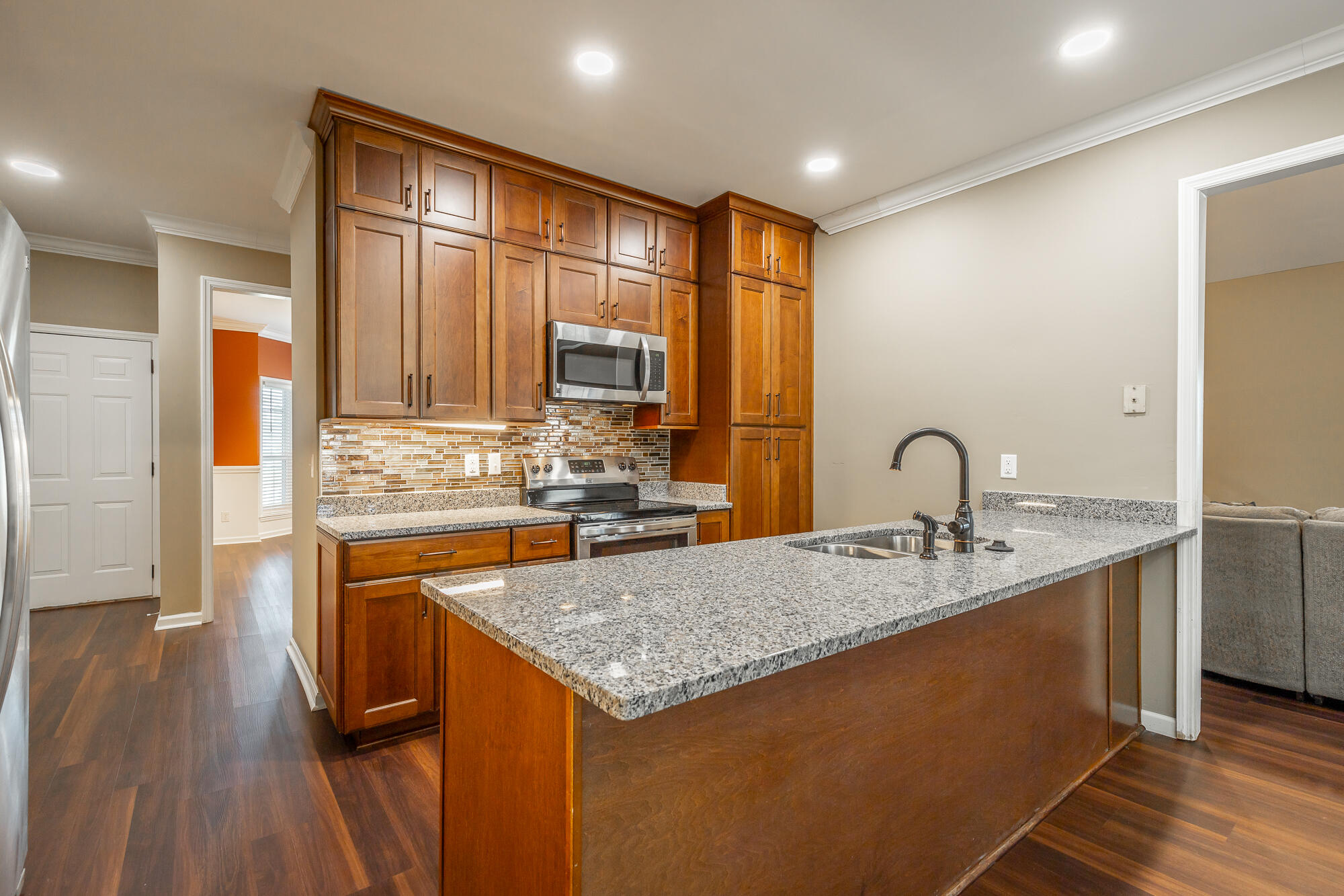 2325 Guinevere Parkway