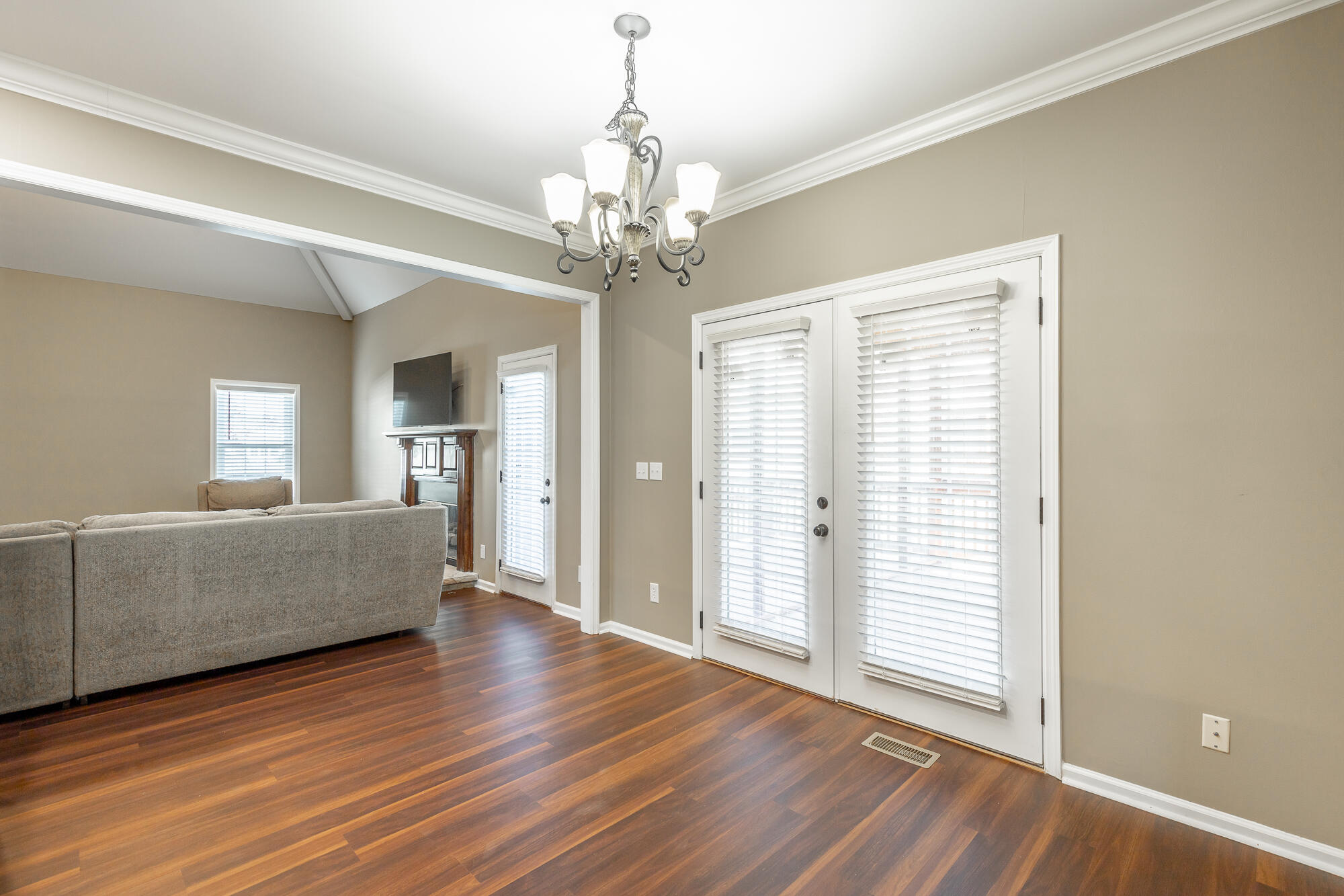 2325 Guinevere Parkway